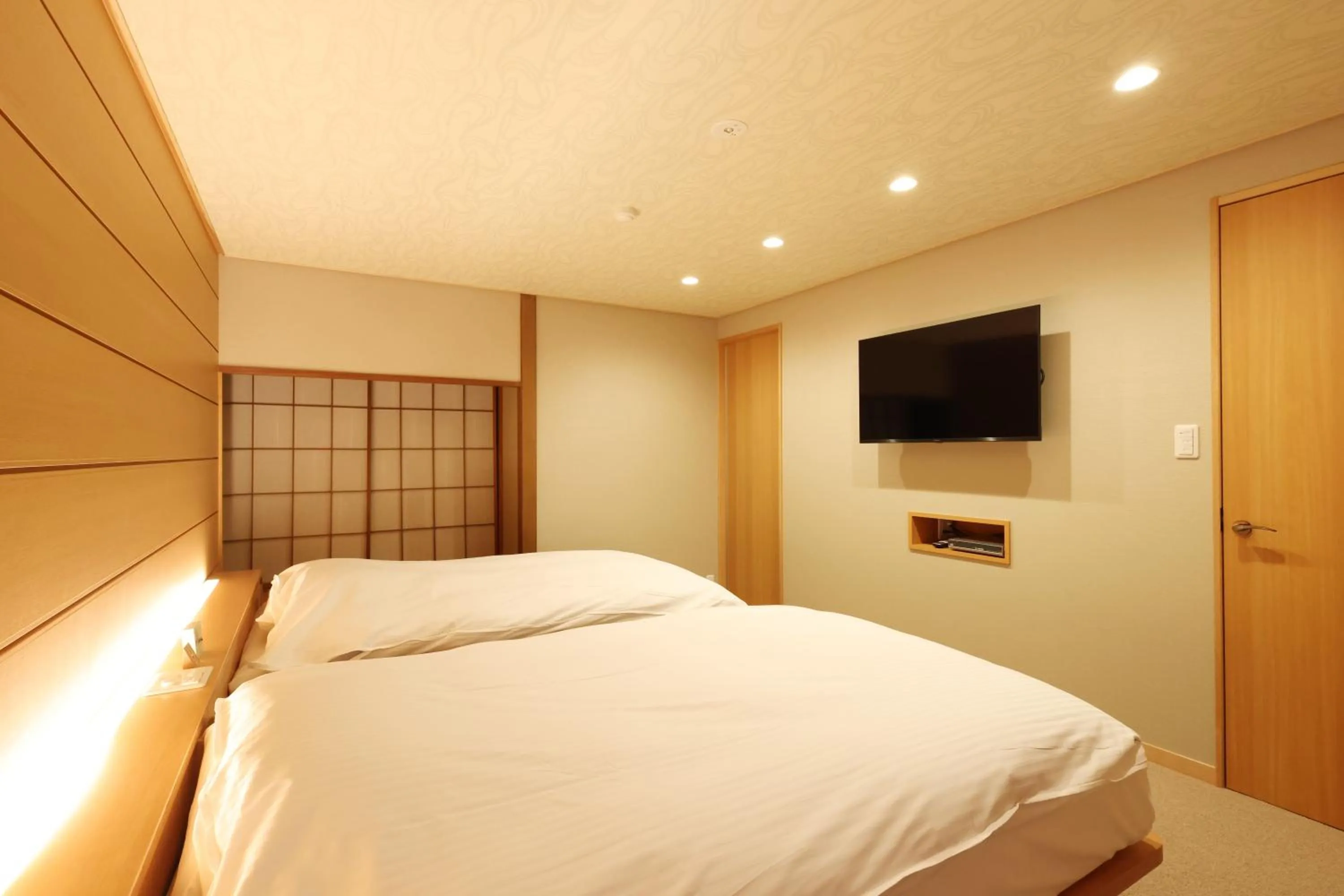 Photo of the whole room, Bed in Fujiiso