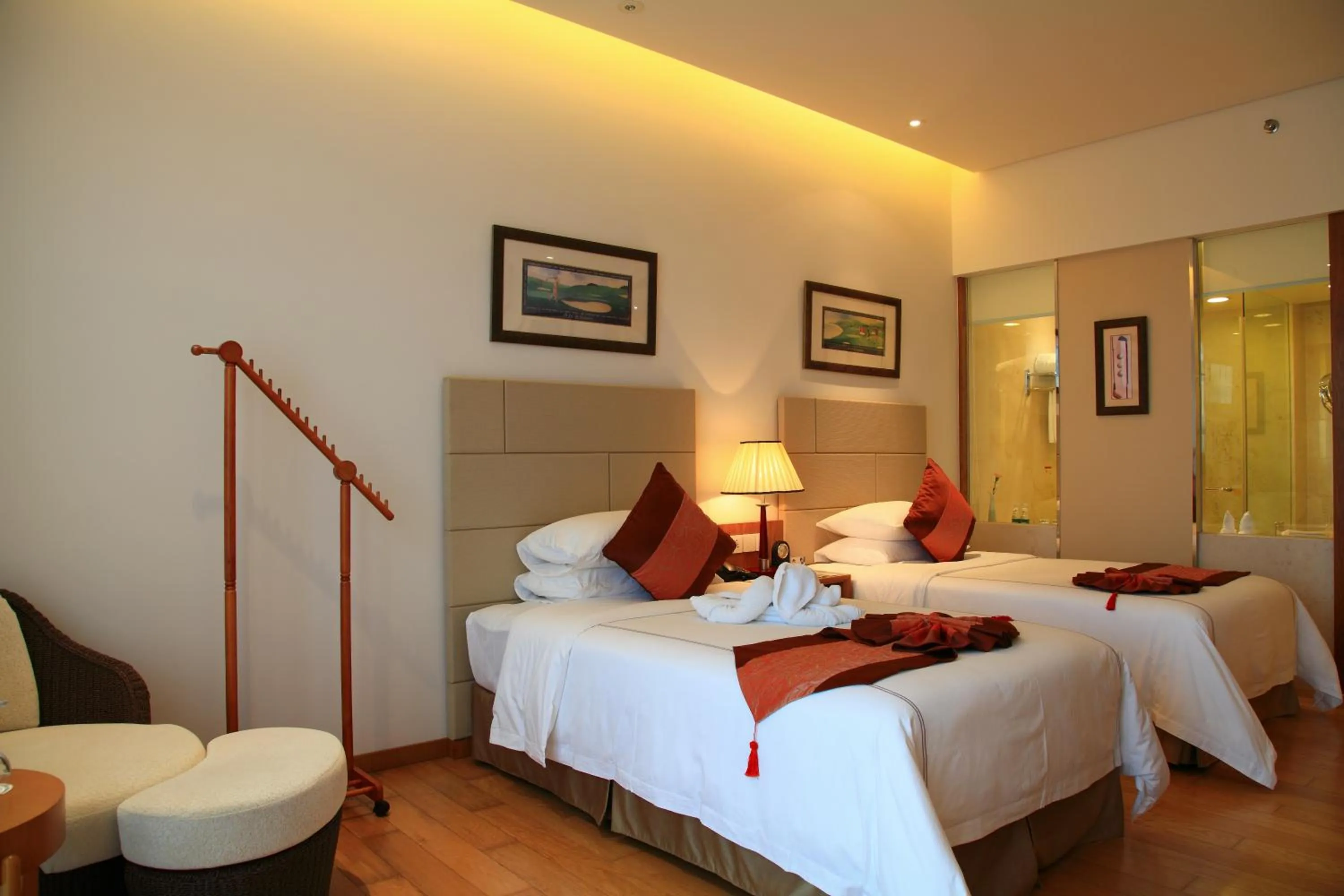 Bedroom, Bed in Mingshen Golf & Bay Resort Sanya