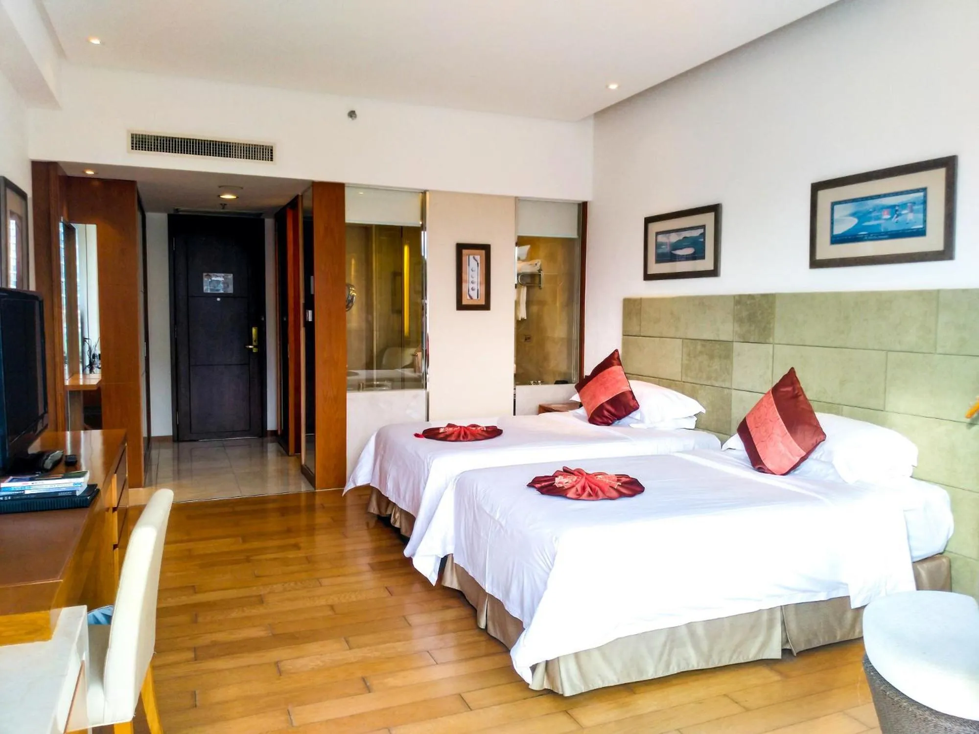 Bed in Mingshen Golf & Bay Resort Sanya