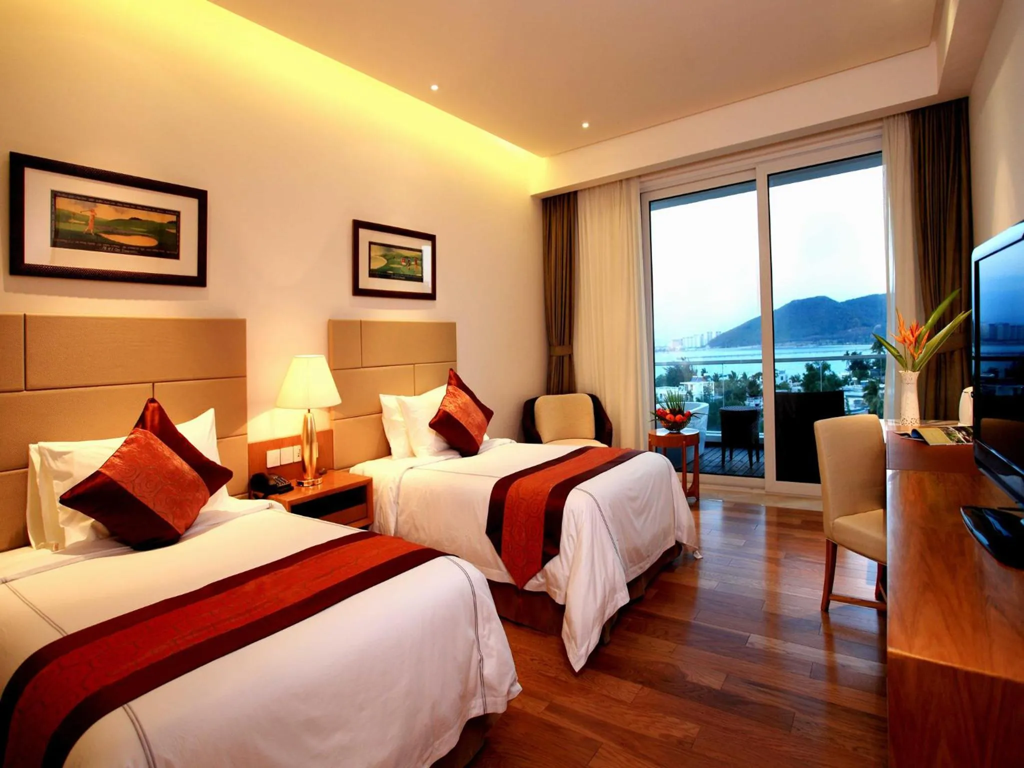 Bedroom, Bed in Mingshen Golf & Bay Resort Sanya