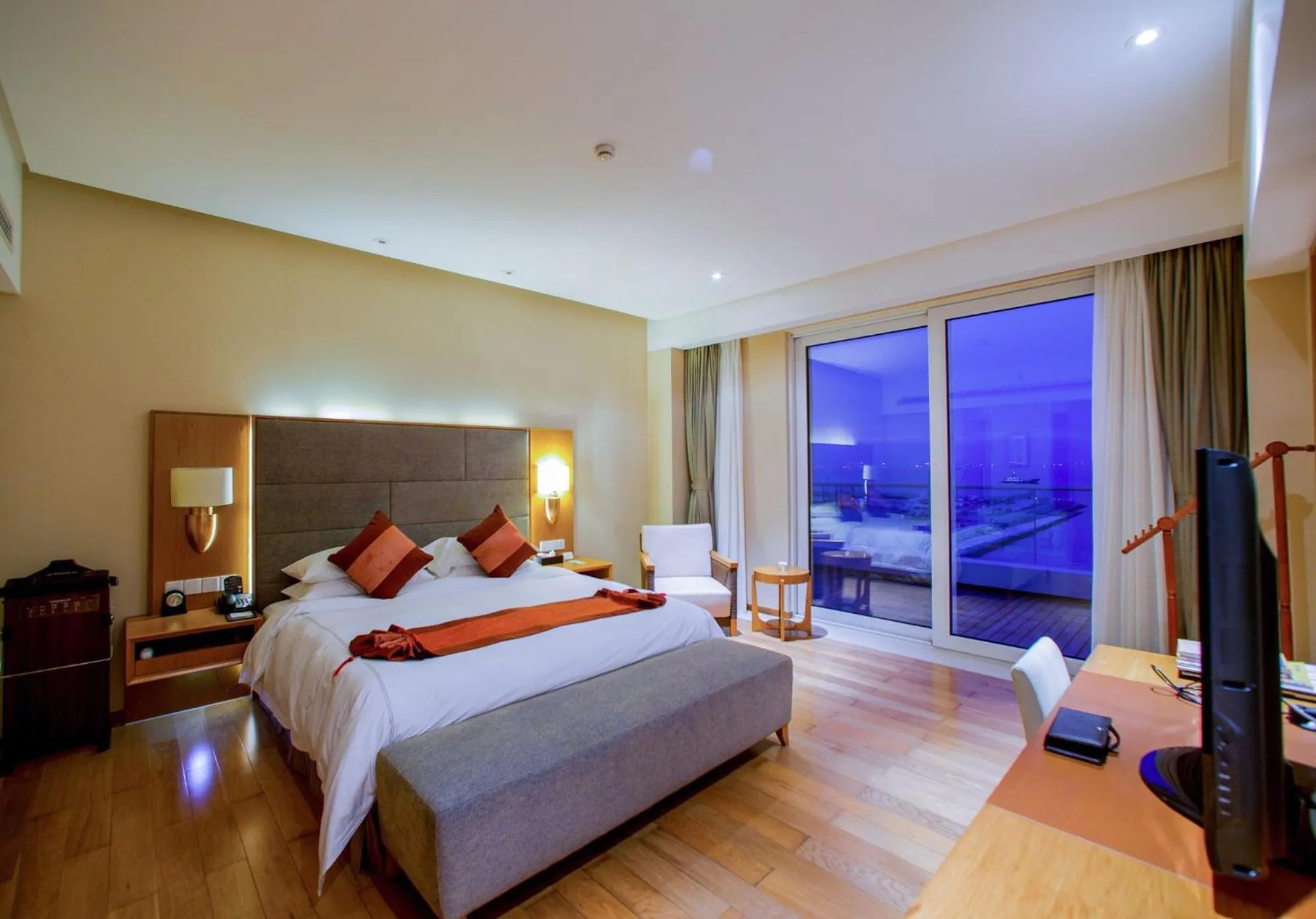 Bed in Mingshen Golf & Bay Resort Sanya