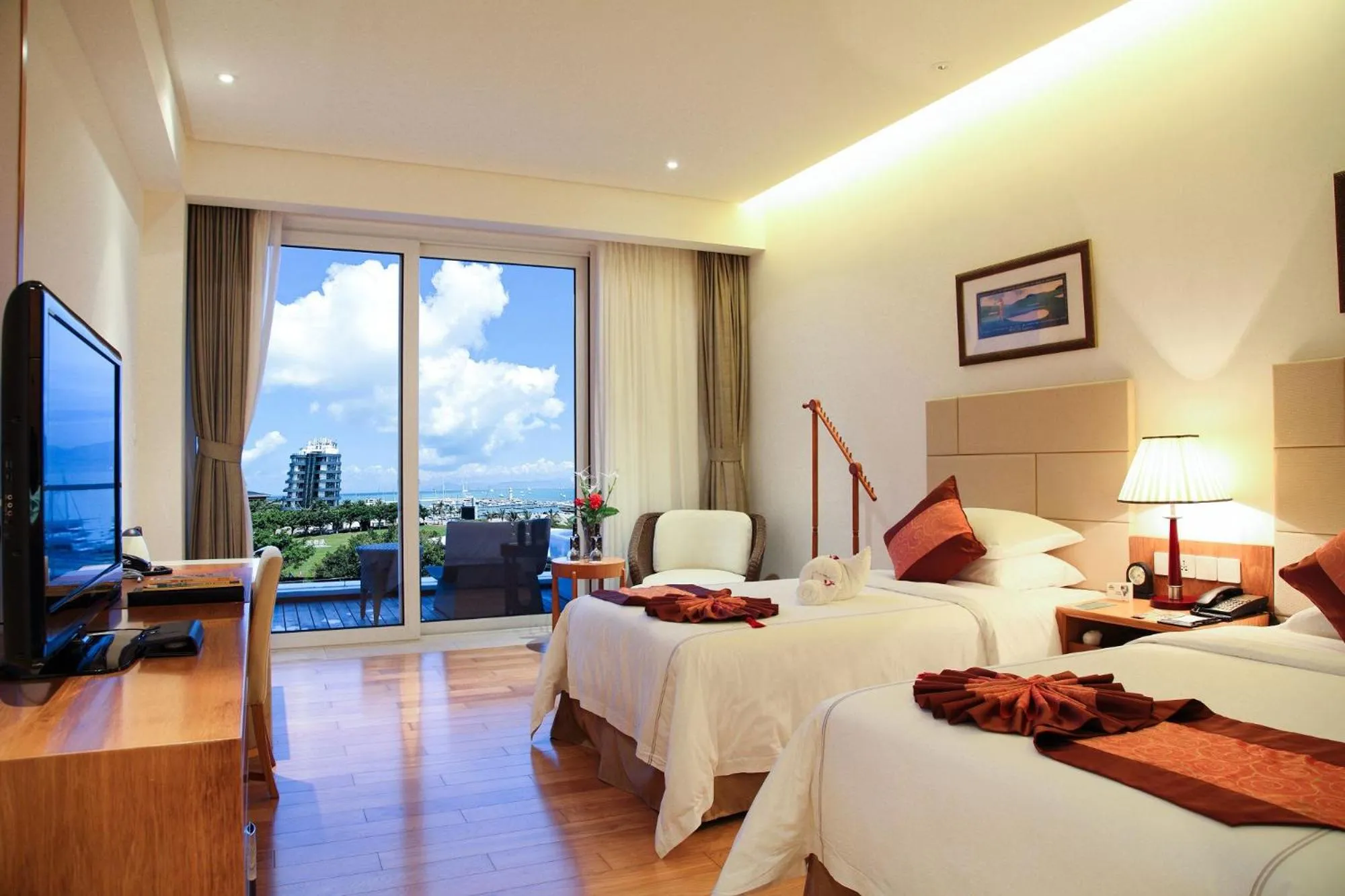 Bed in Mingshen Golf & Bay Resort Sanya