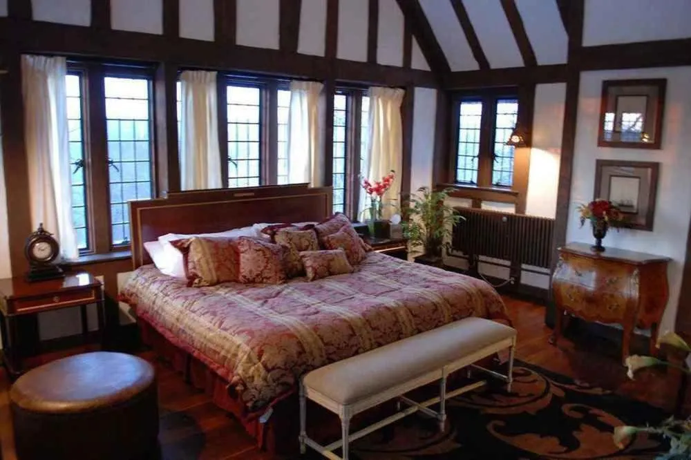 Bed in The Castle at Skylands Manor