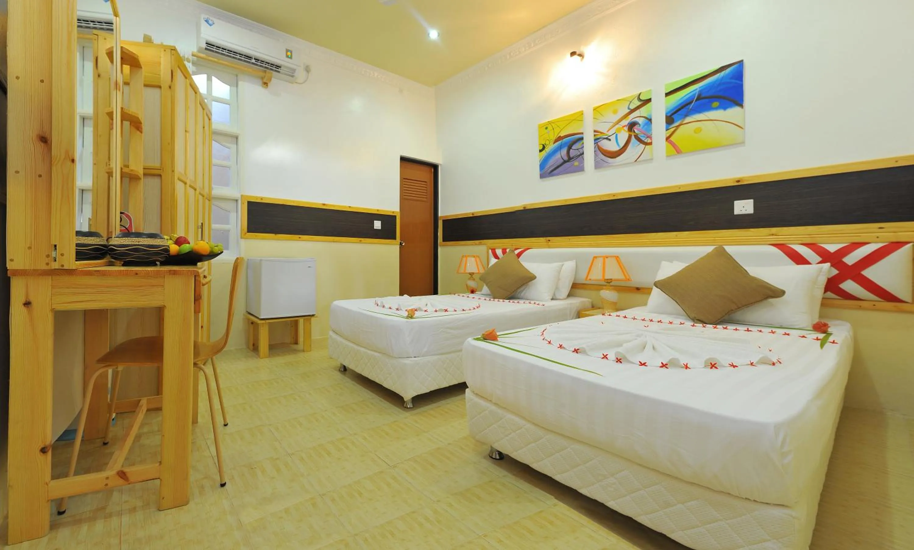 Shower, Bed in Arora Inn