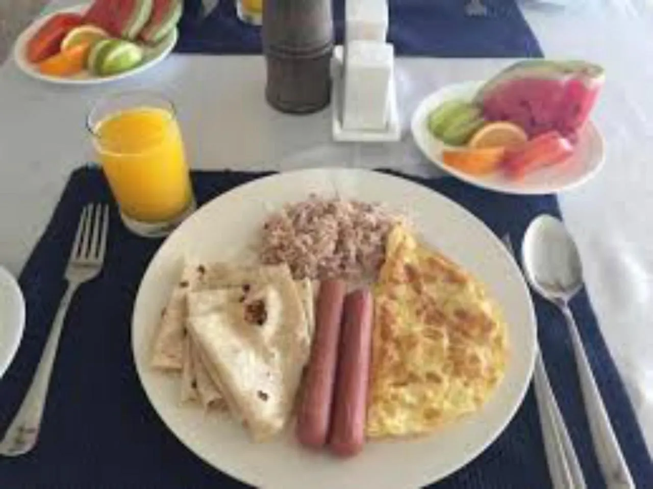 Breakfast in Arora Inn