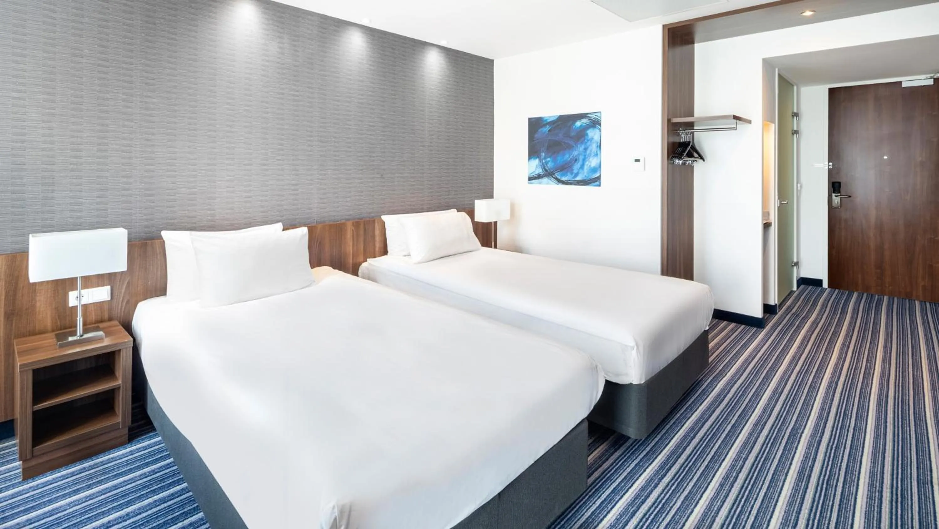 Photo of the whole room, Bed in Holiday Inn Express Rotterdam - Central Station by IHG
