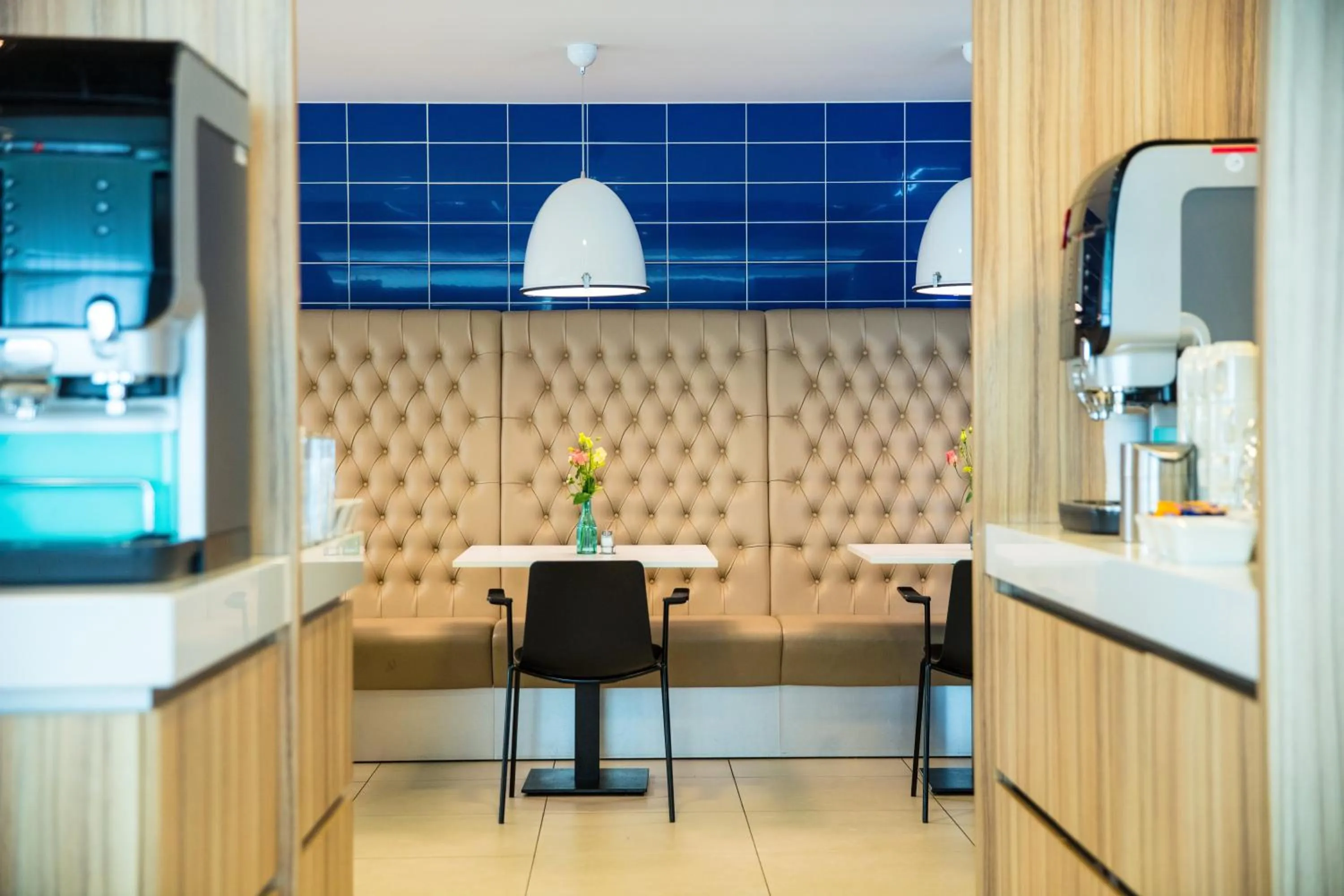 Restaurant/places to eat in Holiday Inn Express Rotterdam - Central Station by IHG