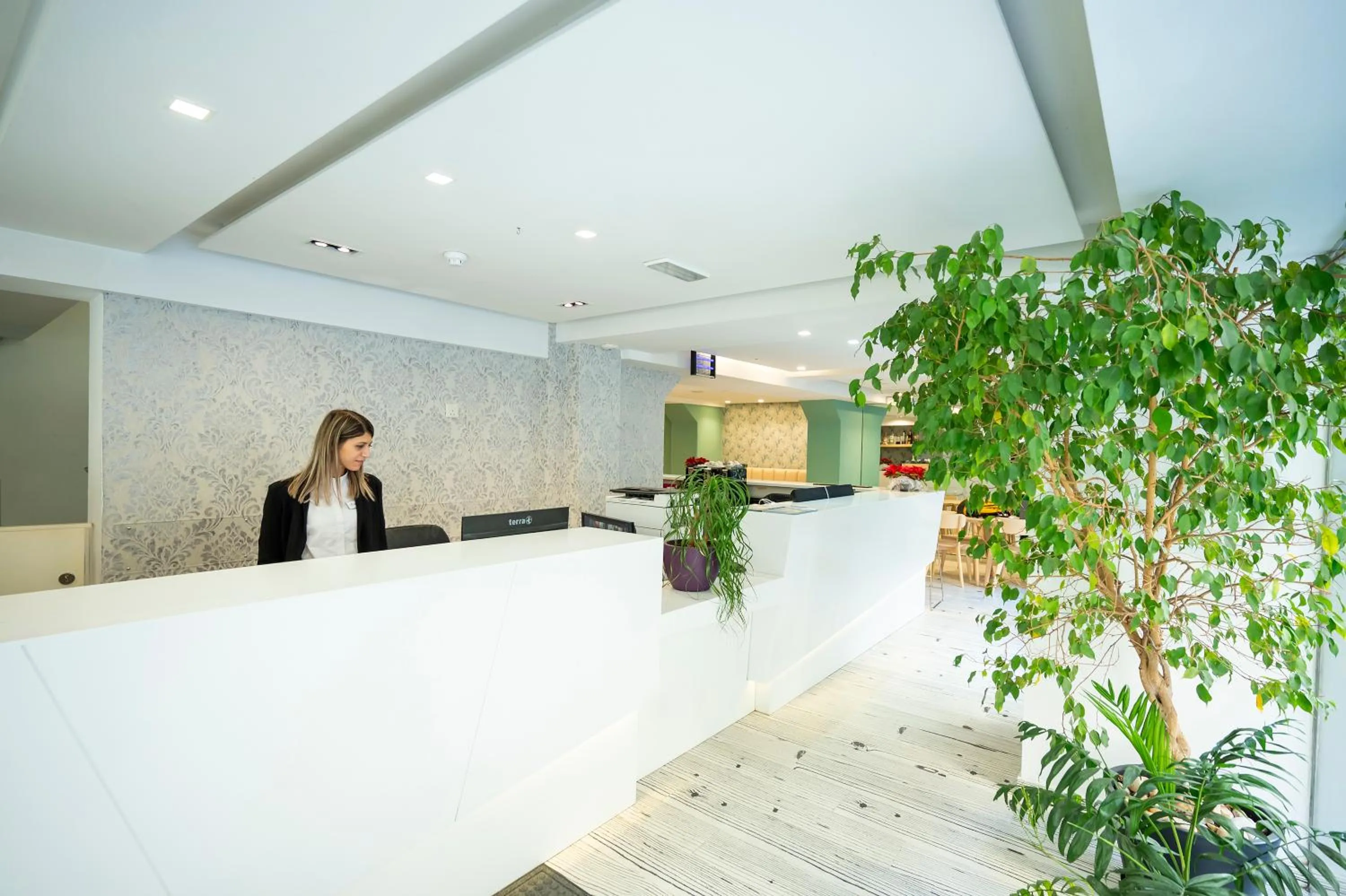 Day's Inn Hotel and Residence