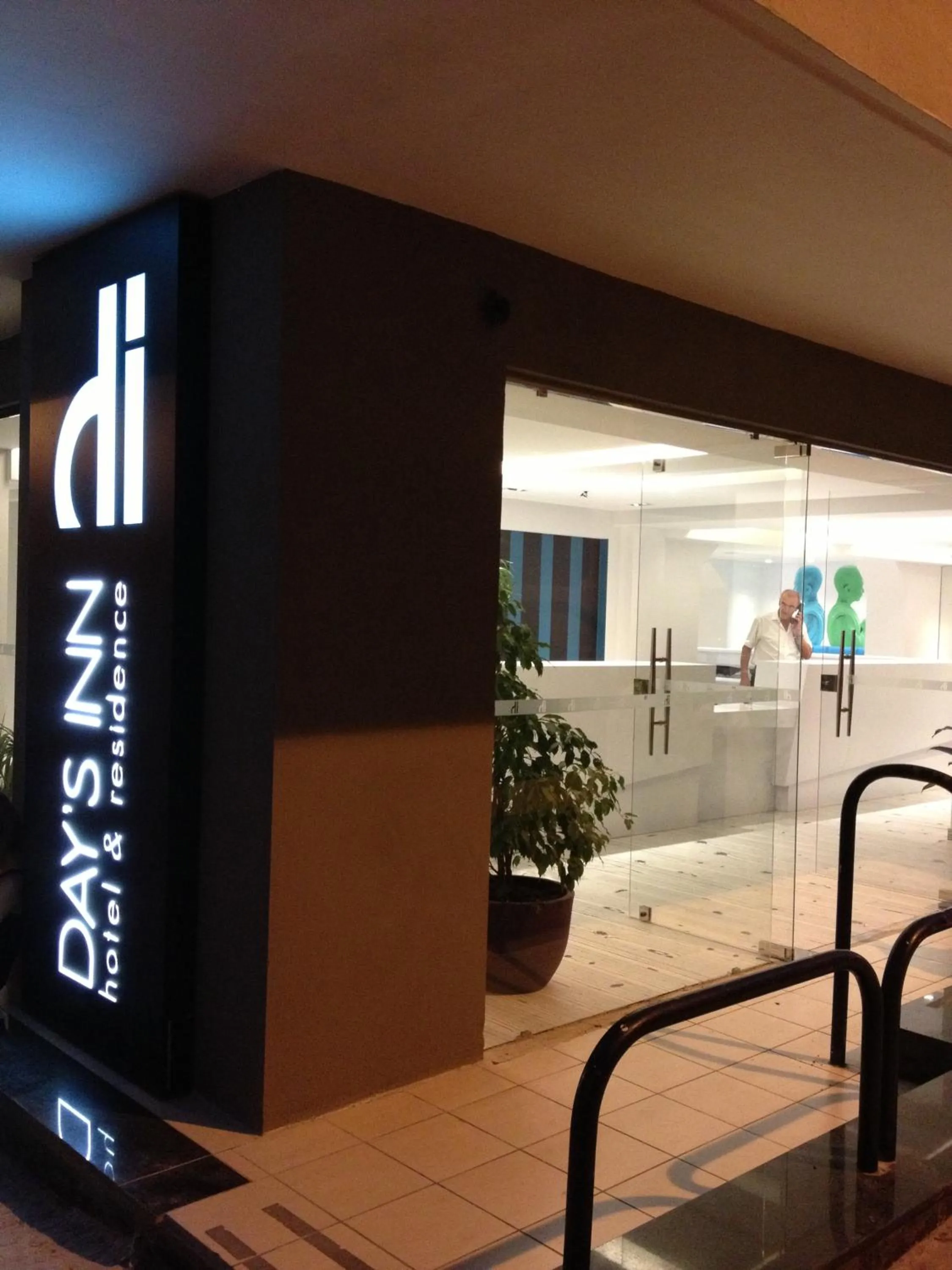 Facade/entrance in Day's Inn Hotel and Residence