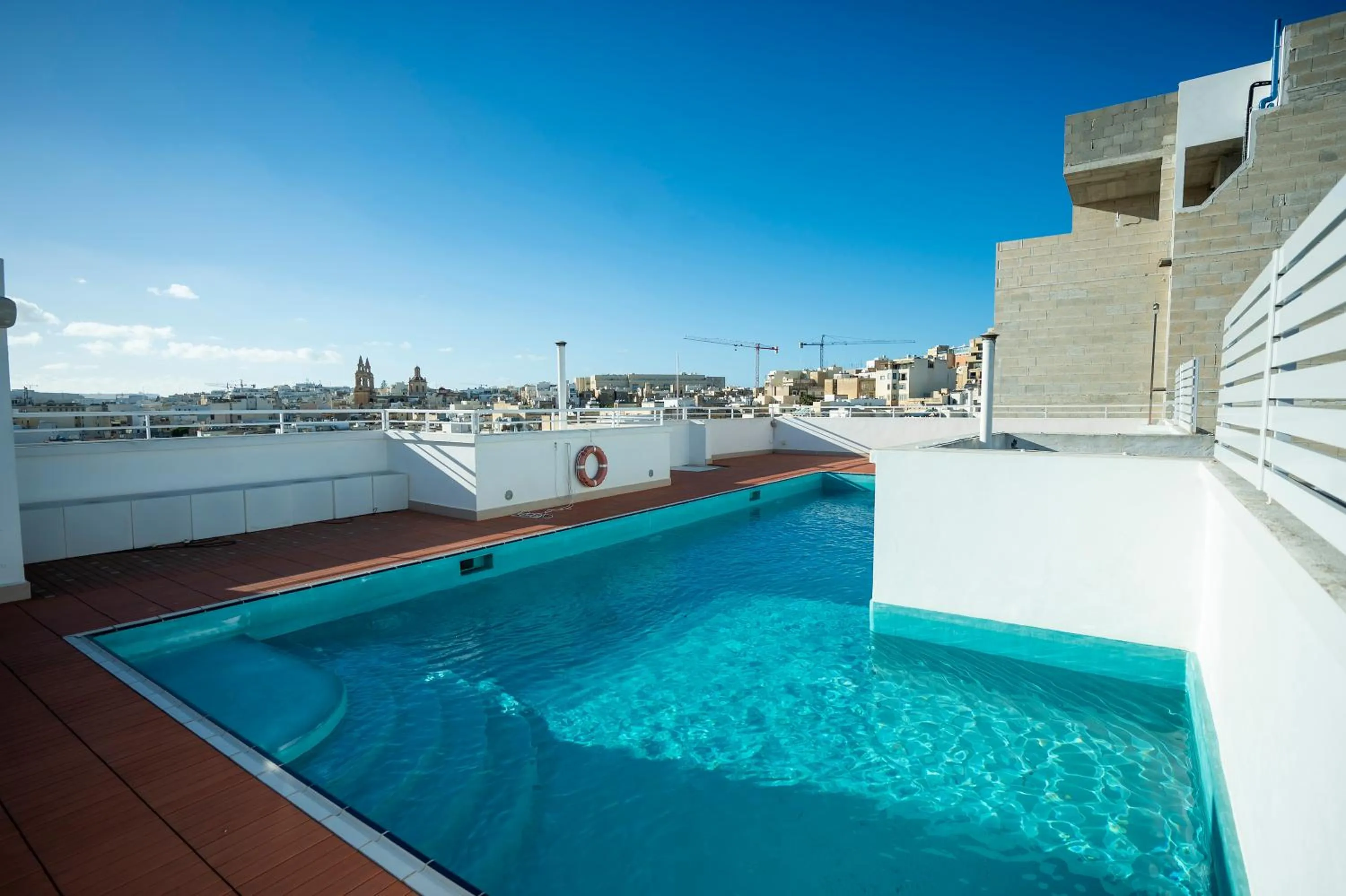 Day's Inn Hotel and Residence