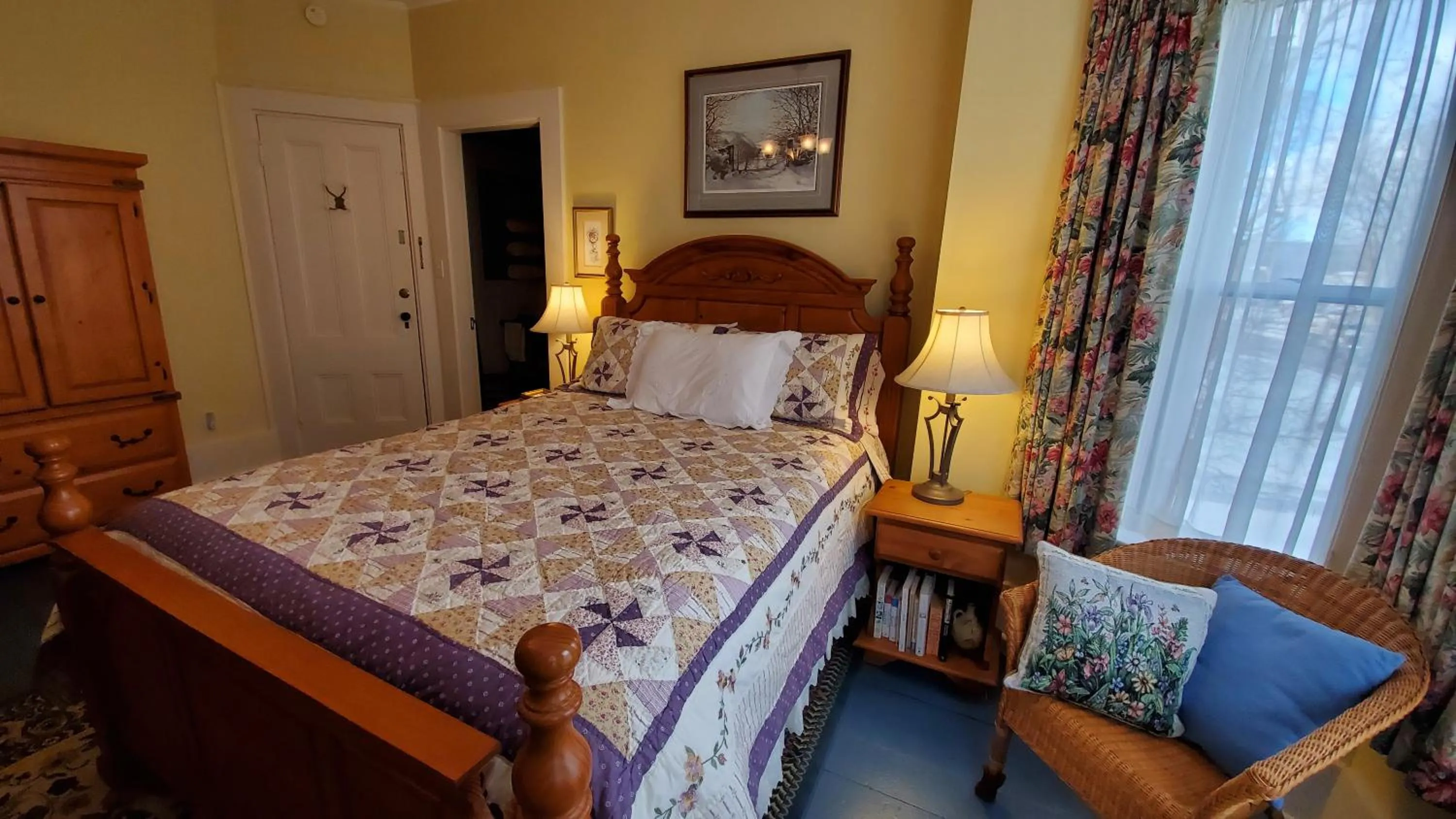 Bedroom, Bed in The Lark & Loon Inn
