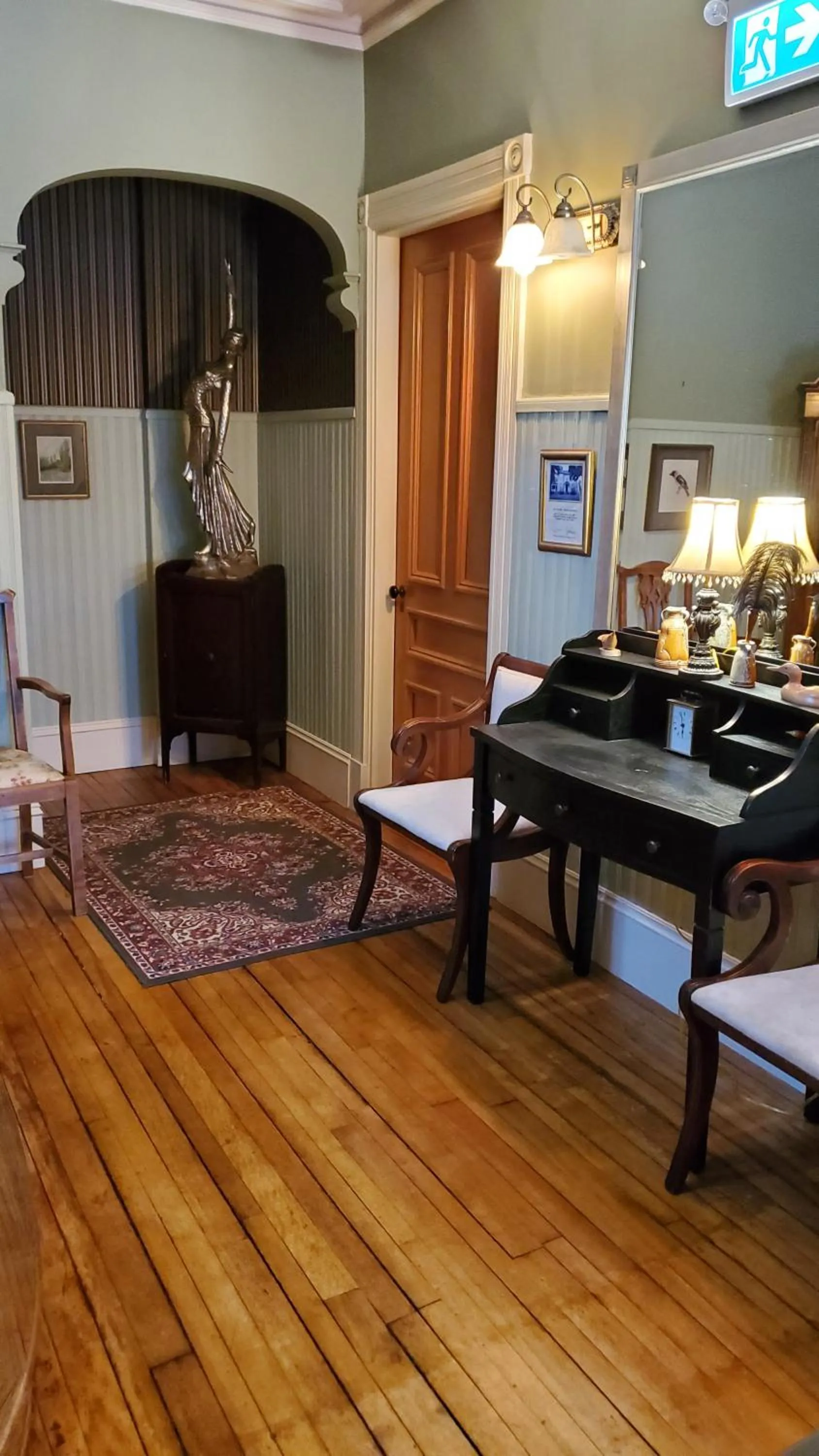 Facade/entrance in The Lark & Loon Inn