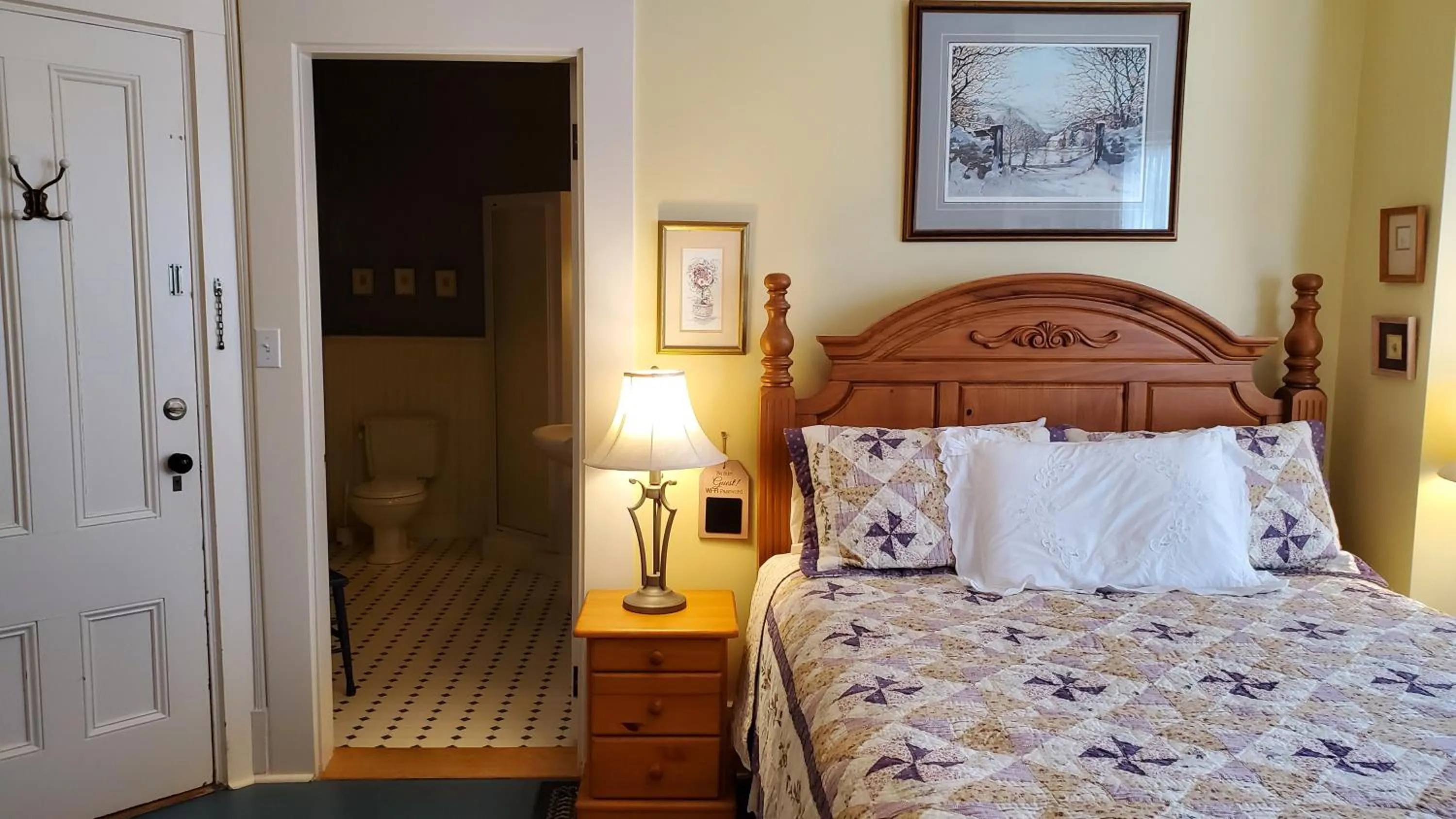 Bedroom, Bed in The Lark & Loon Inn