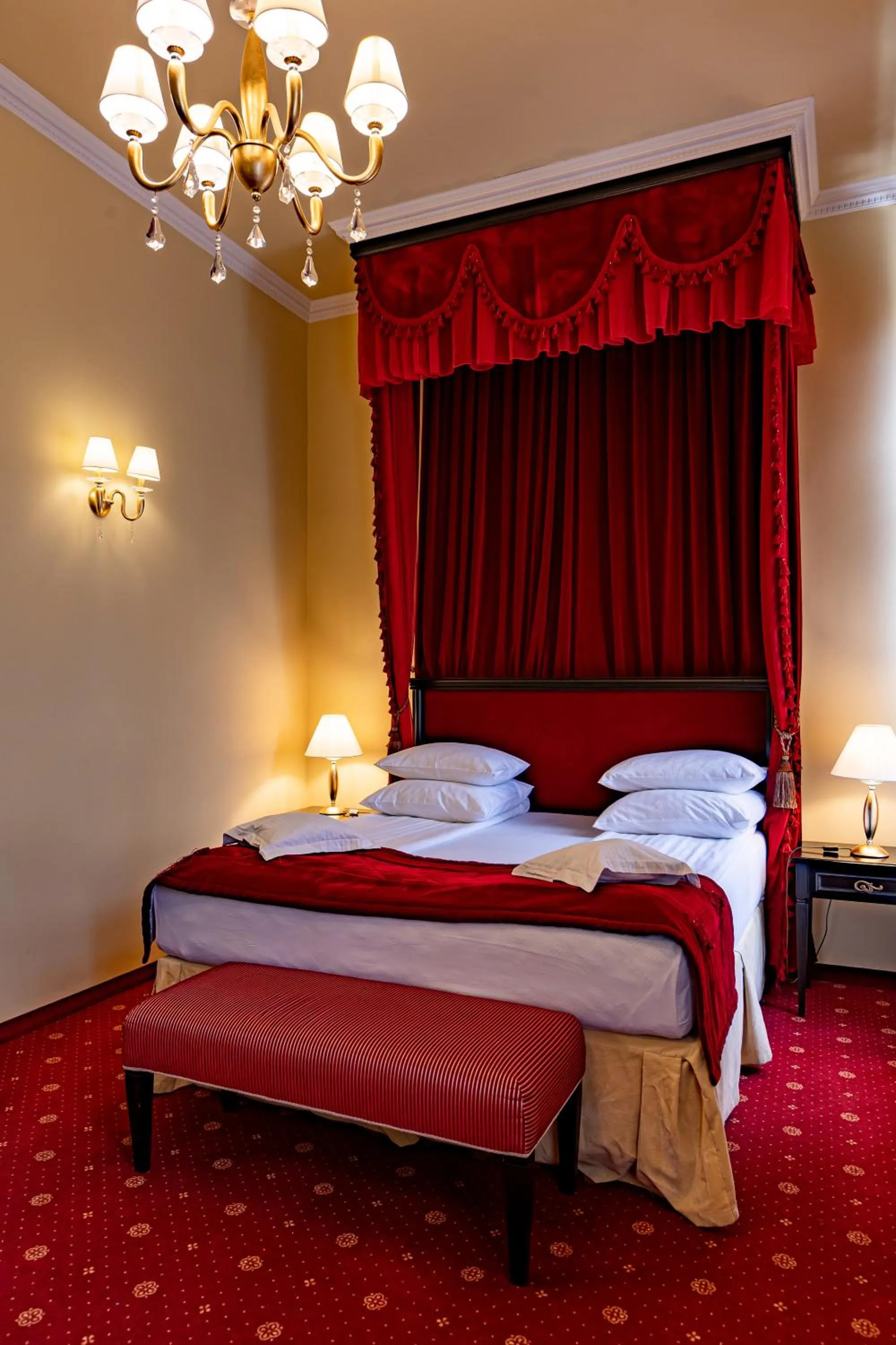 Bed in Hotel Central Park Sighisoara