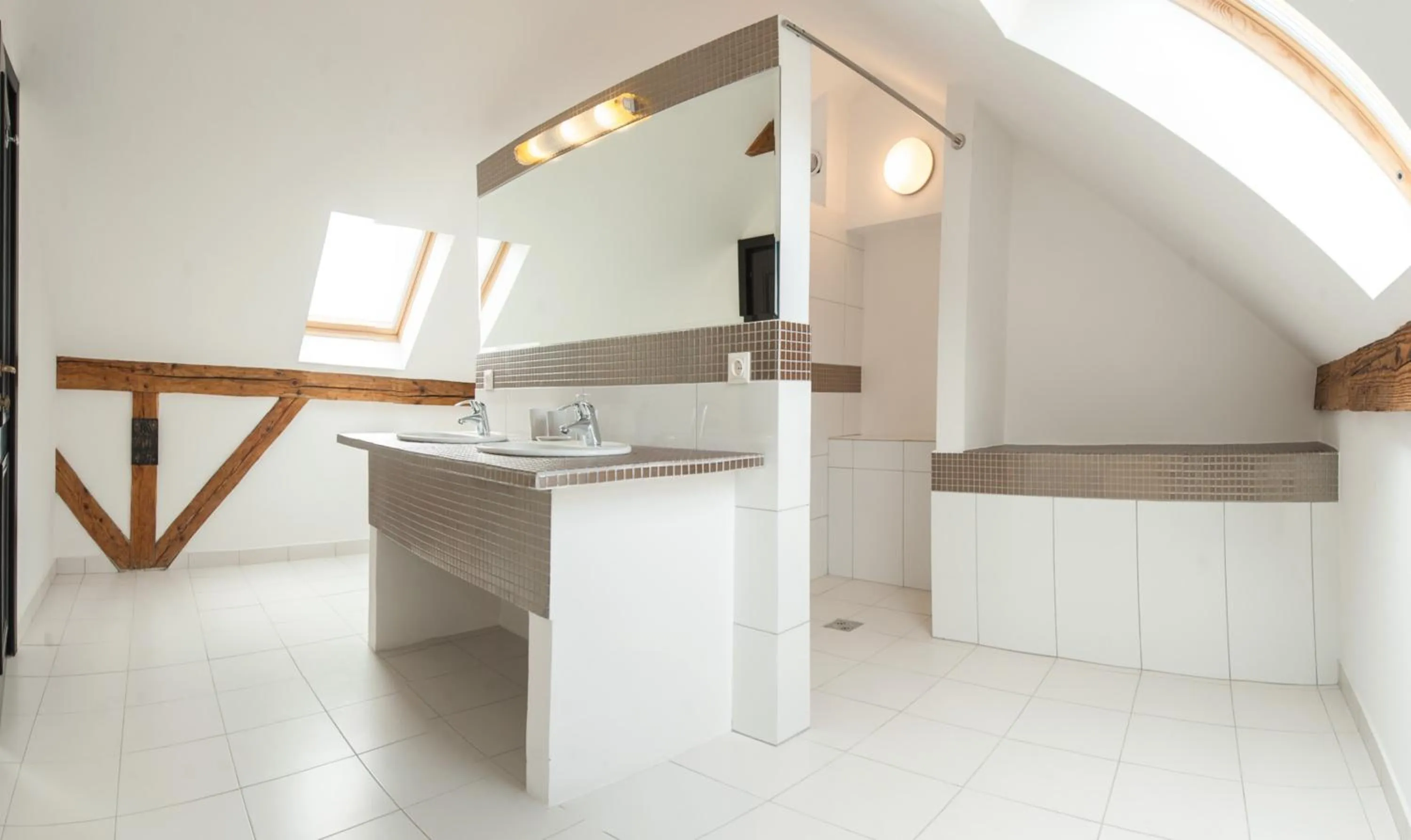 Bathroom in Hotel Central Park Sighisoara