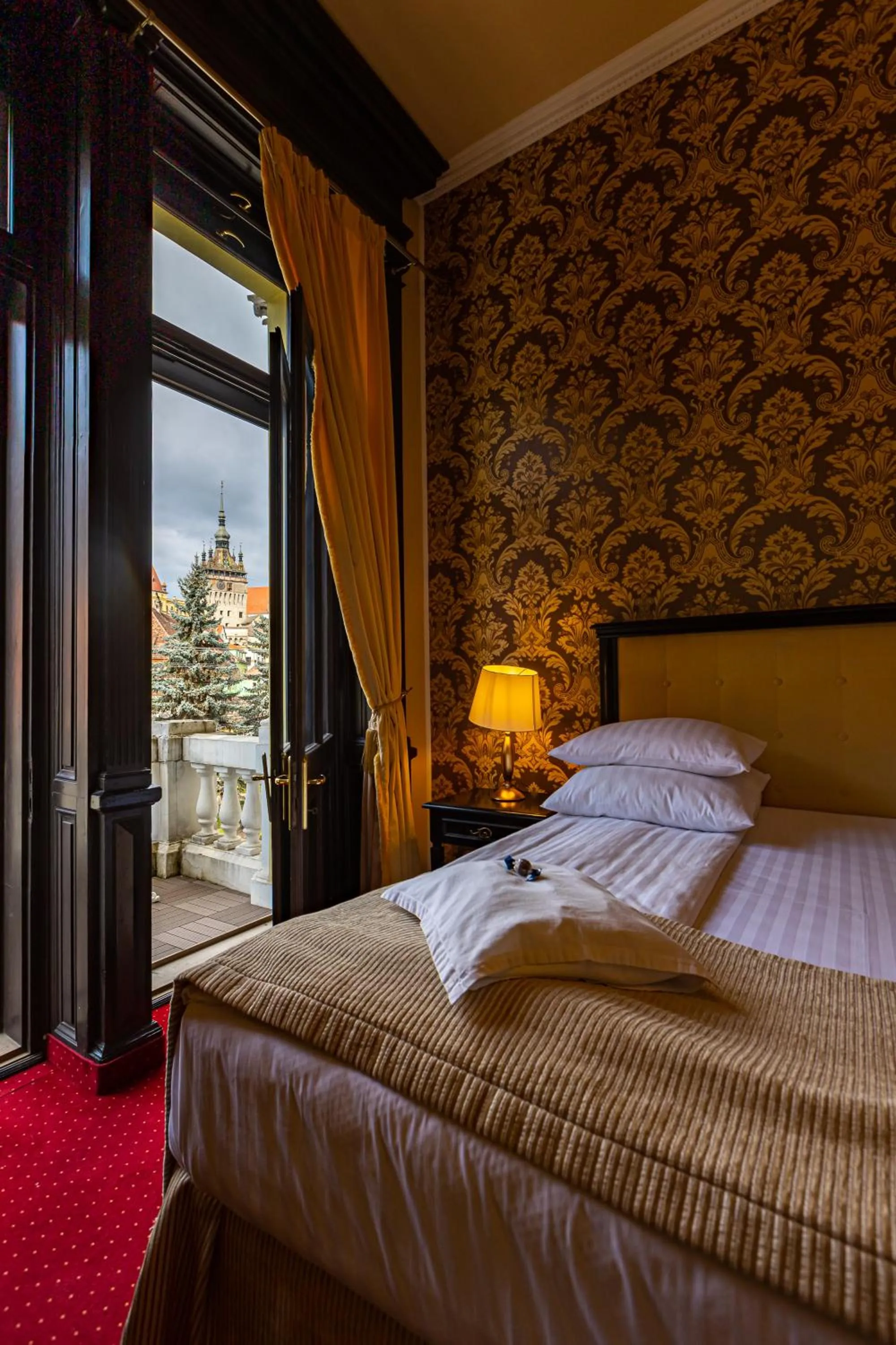 Bed in Hotel Central Park Sighisoara