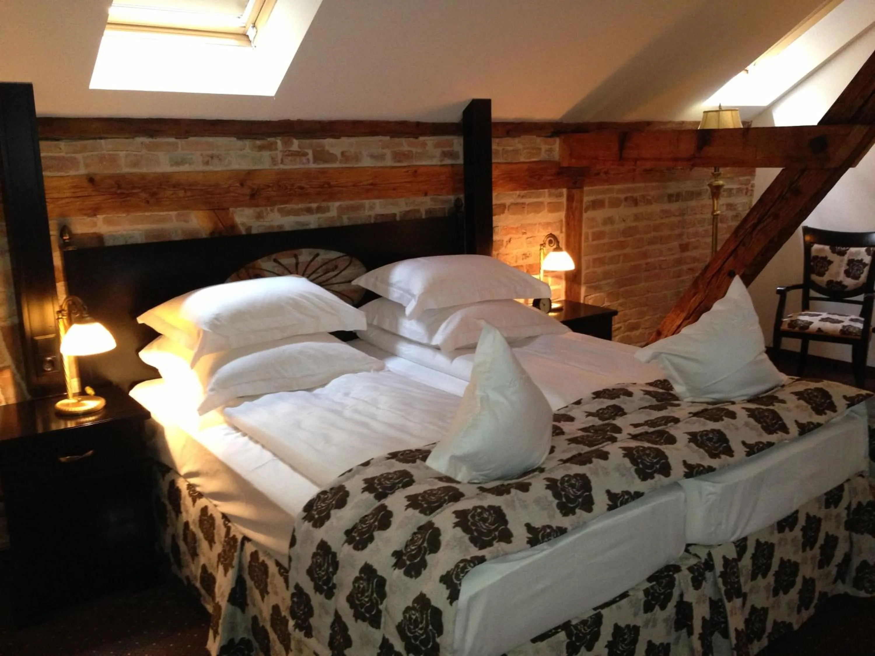Bed in Hotel Central Park Sighisoara