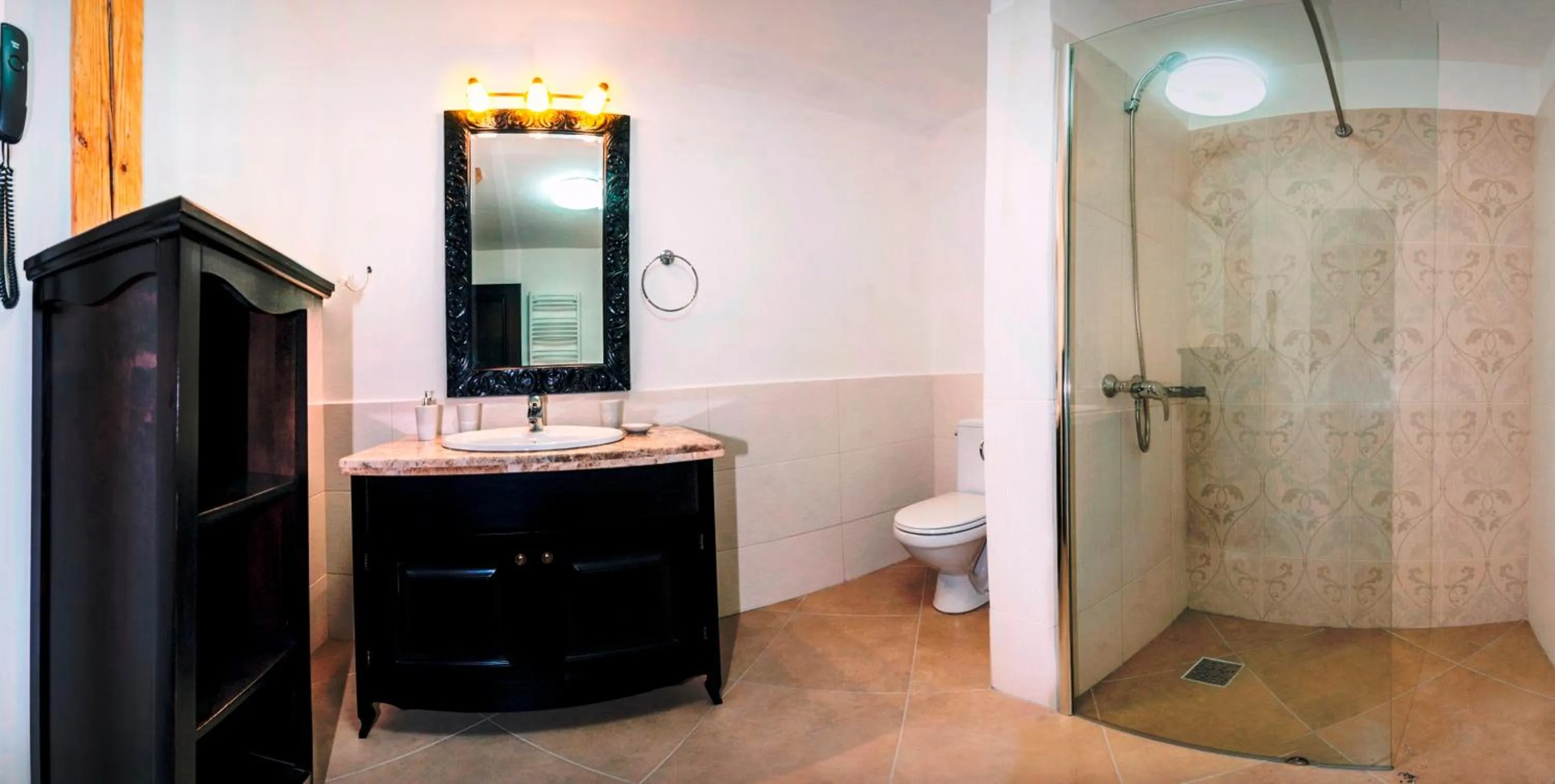 Bathroom in Hotel Central Park Sighisoara