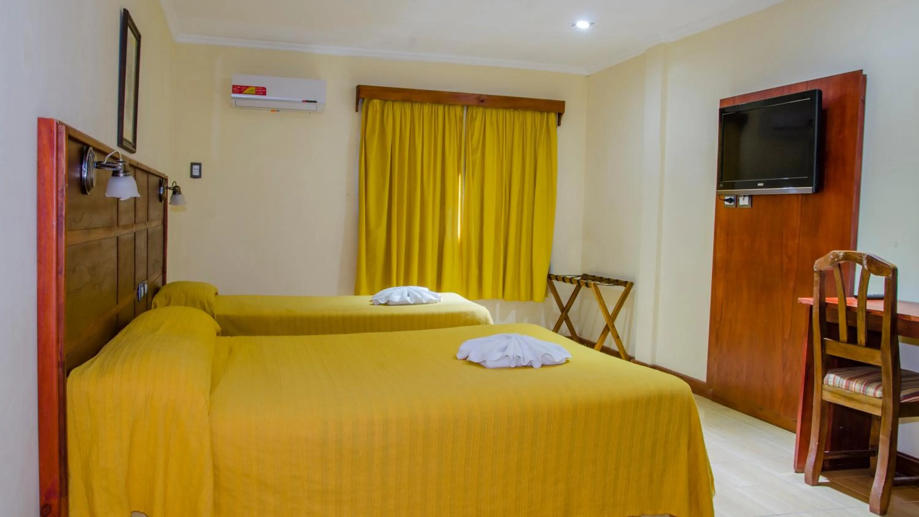 Bedroom, Bed in Hotel Carmen