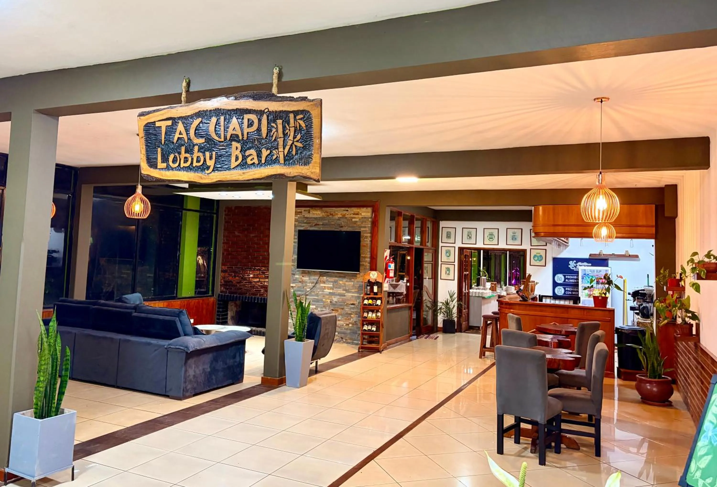 Communal lounge/ TV room in Hotel Carmen