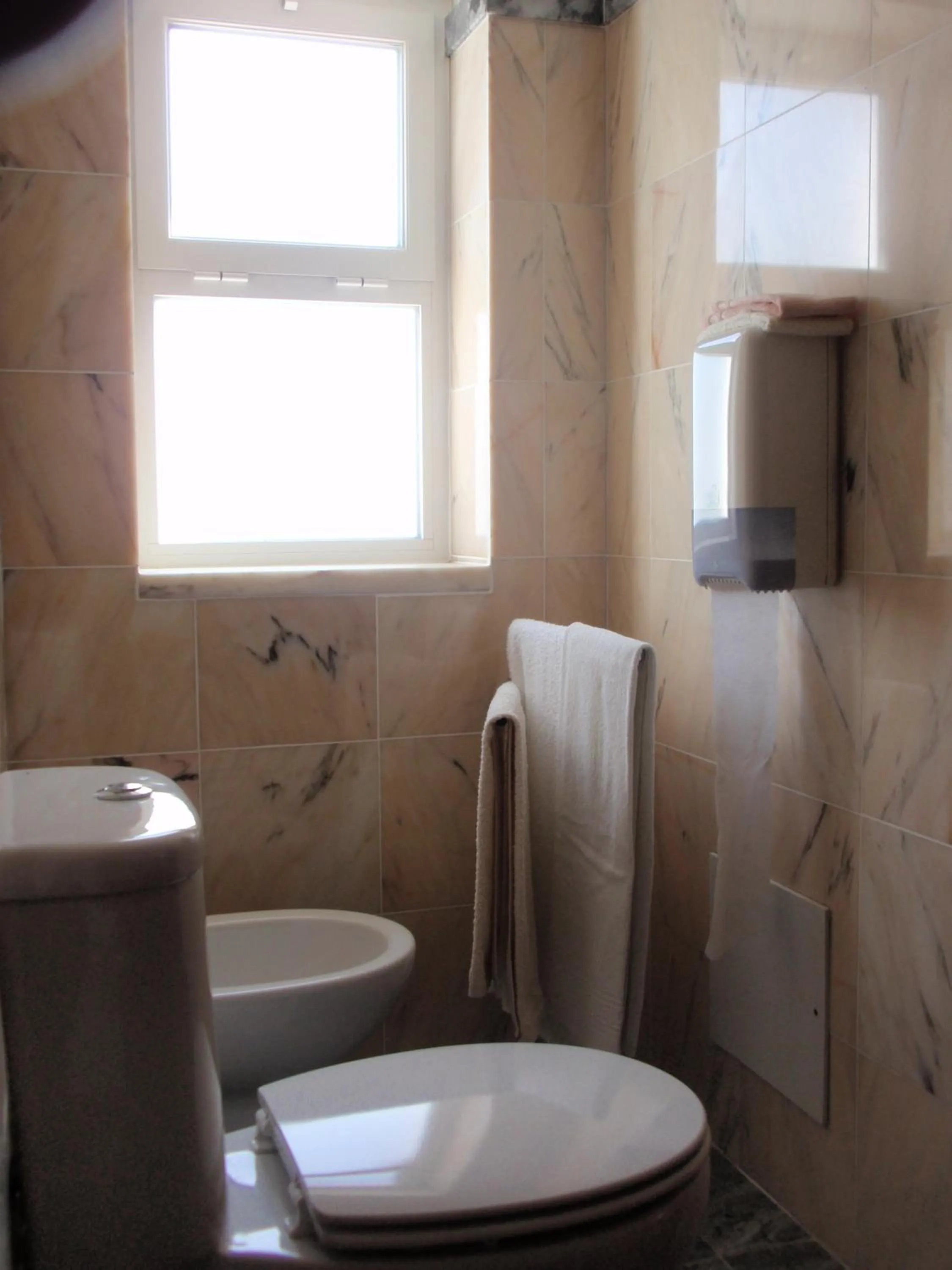 Bathroom in "O Viajante" Low Cost Hotel