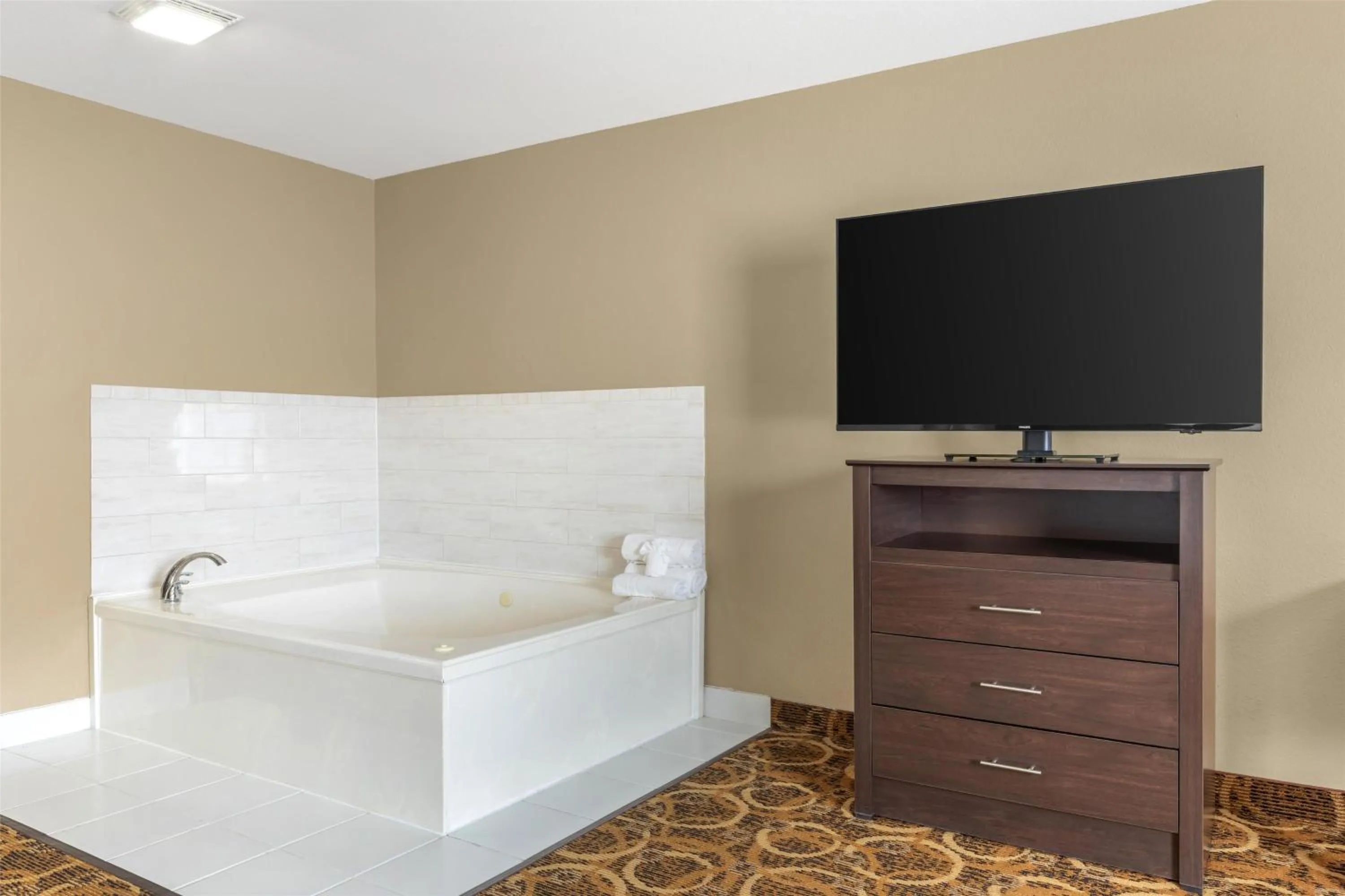 Bedroom in Best Western Northwest Inn