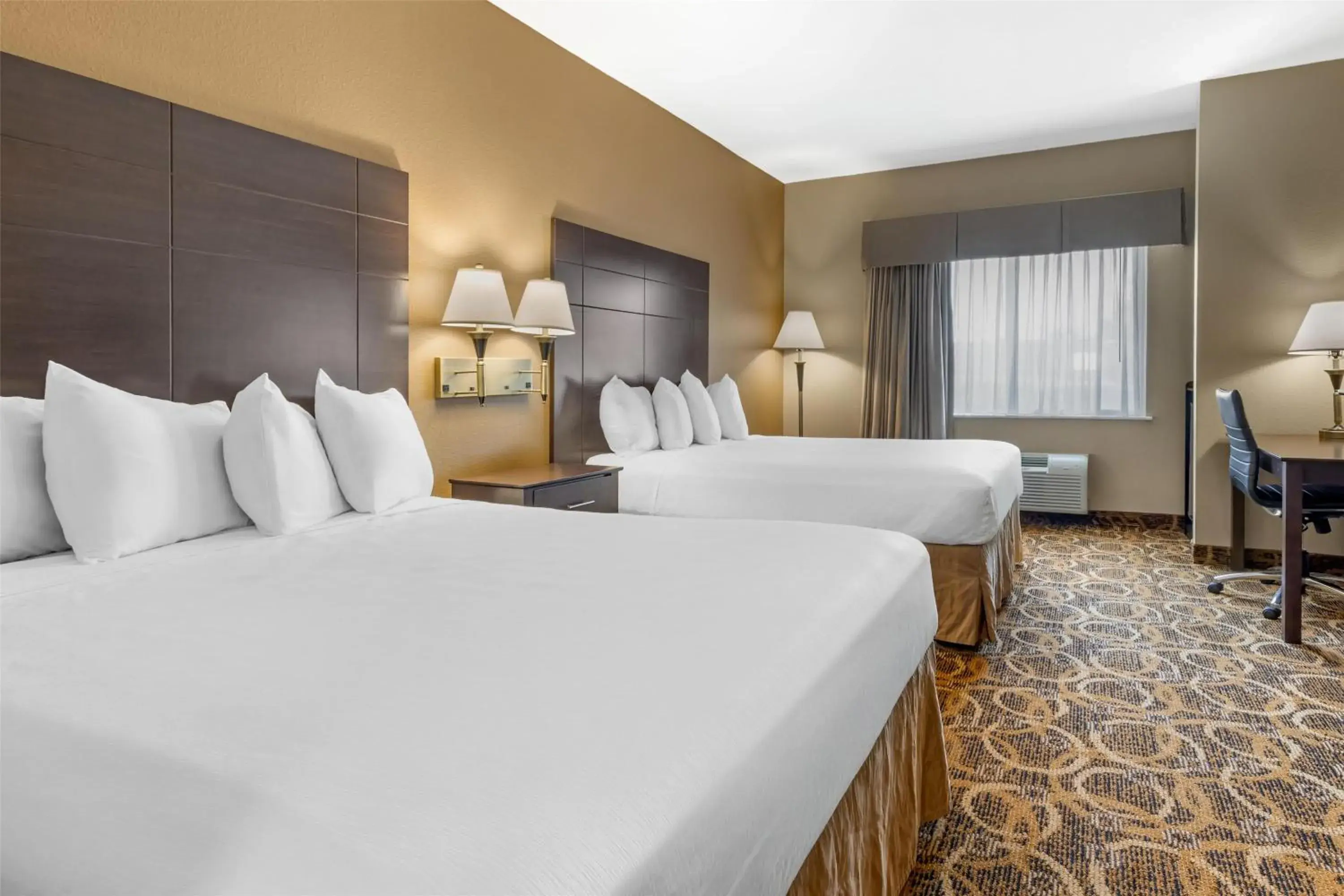 Queen Room with Two Queen Beds and Roll-In Shower - Mobility Accessible/Non-Smoking in Best Western Northwest Inn Queen Room with Two Queen Beds and Roll-In Shower - Mobility Accessible/Non-Smoking in Best Western Northwest Inn