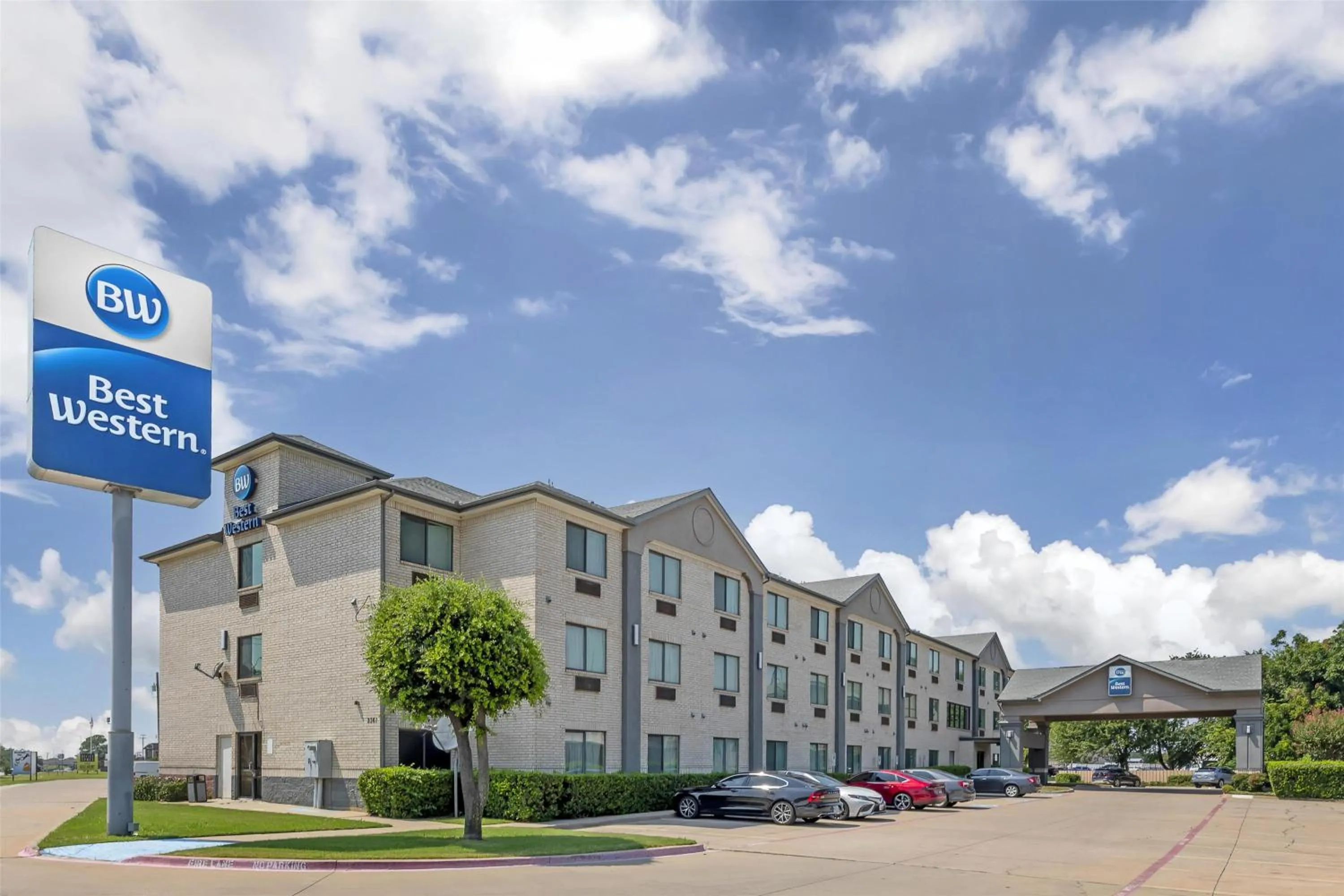 Property building in Best Western Northwest Inn