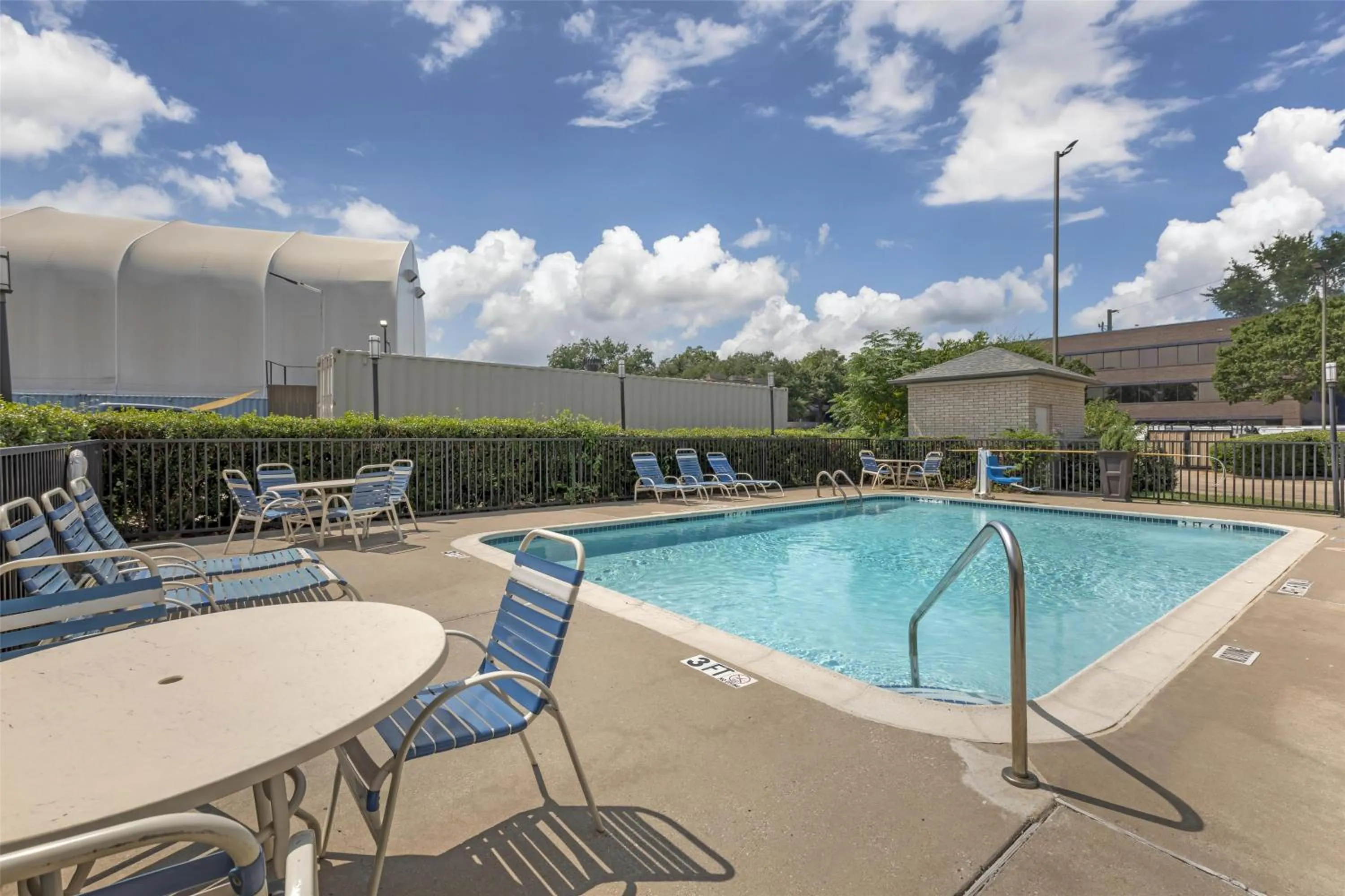 Pool view in Best Western Northwest Inn