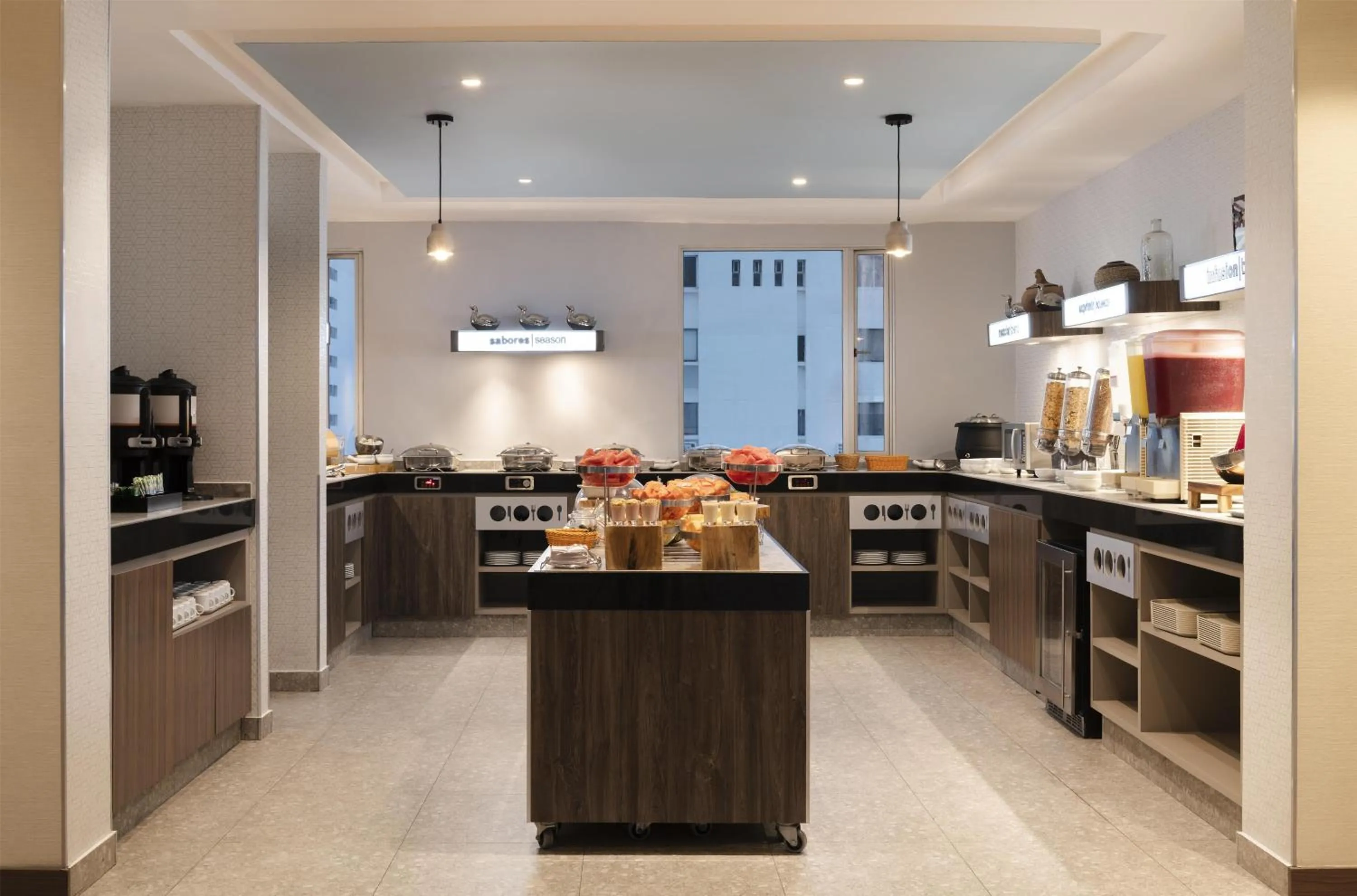 Dining area in Hampton by Hilton Cartagena