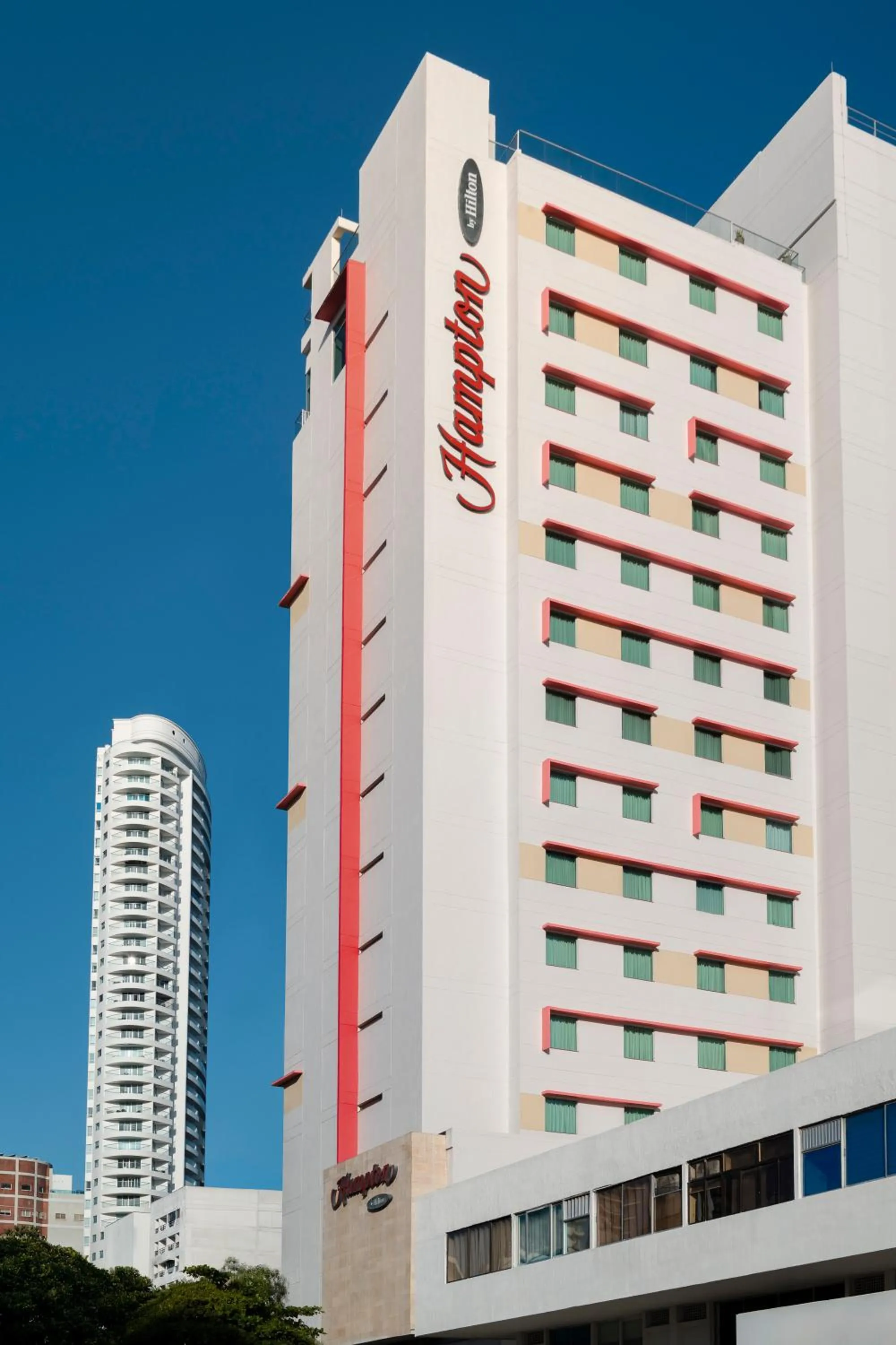 Facade/entrance in Hampton by Hilton Cartagena