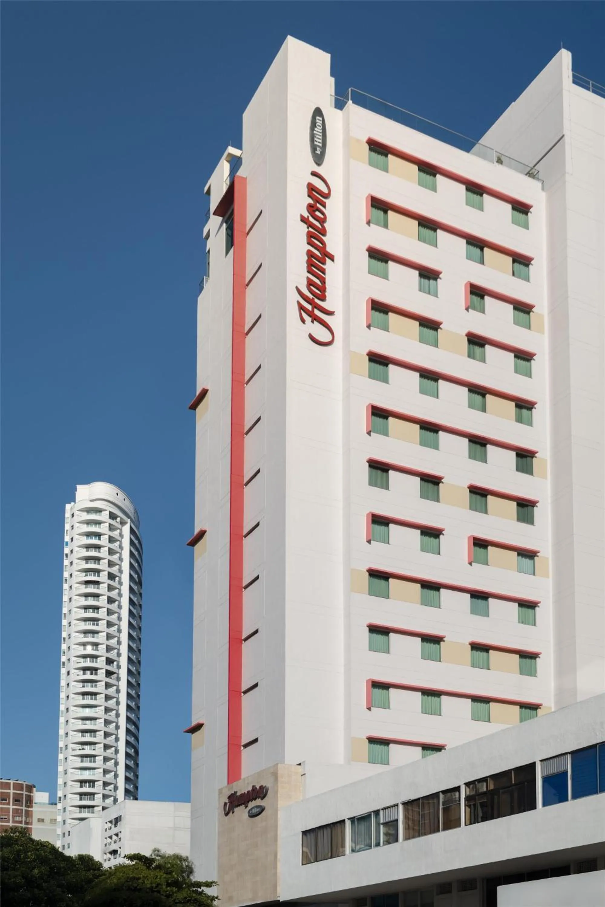 Property building in Hampton by Hilton Cartagena