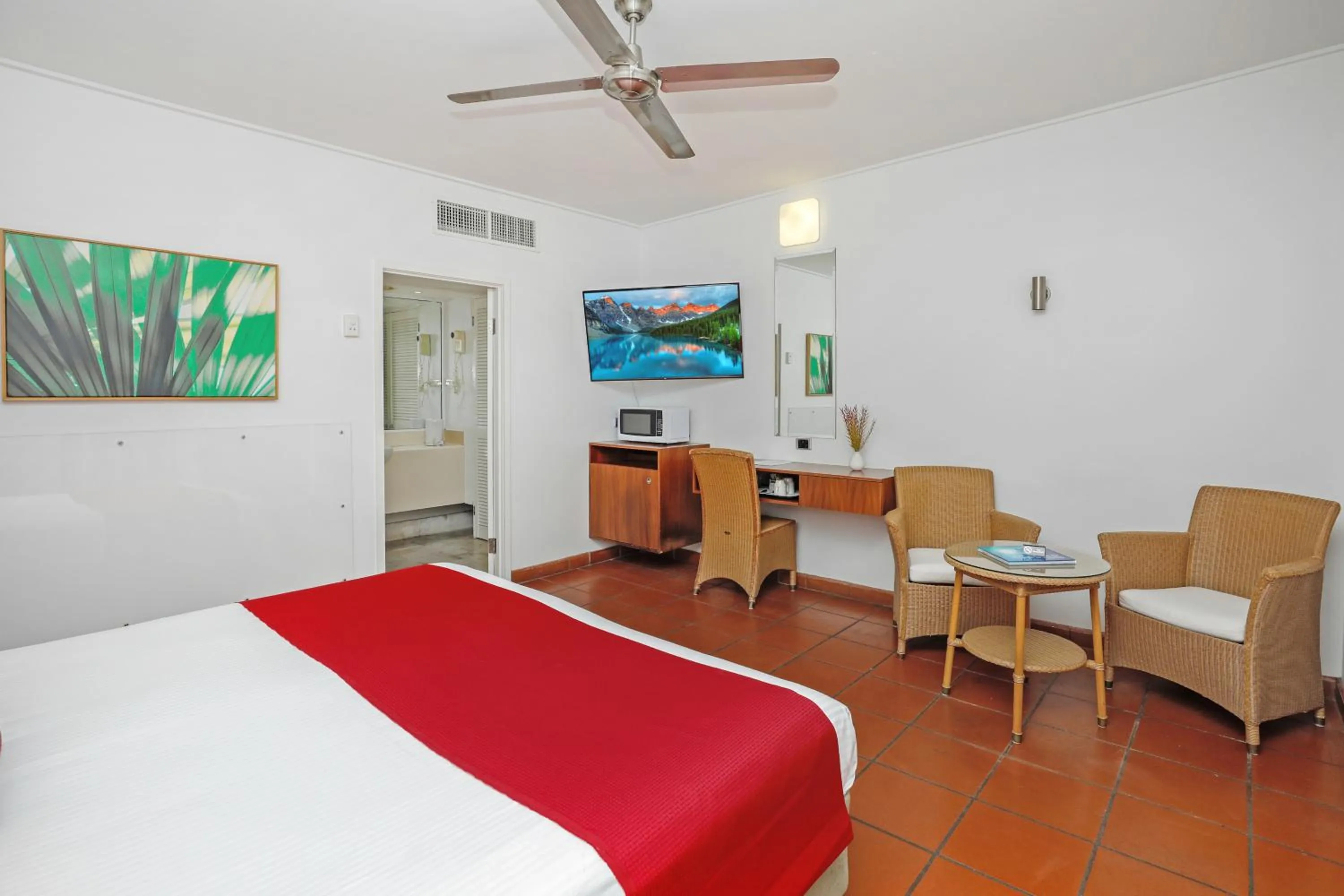 Mountain view, Bed in Ramada By Wyndham Cairns City Centre
