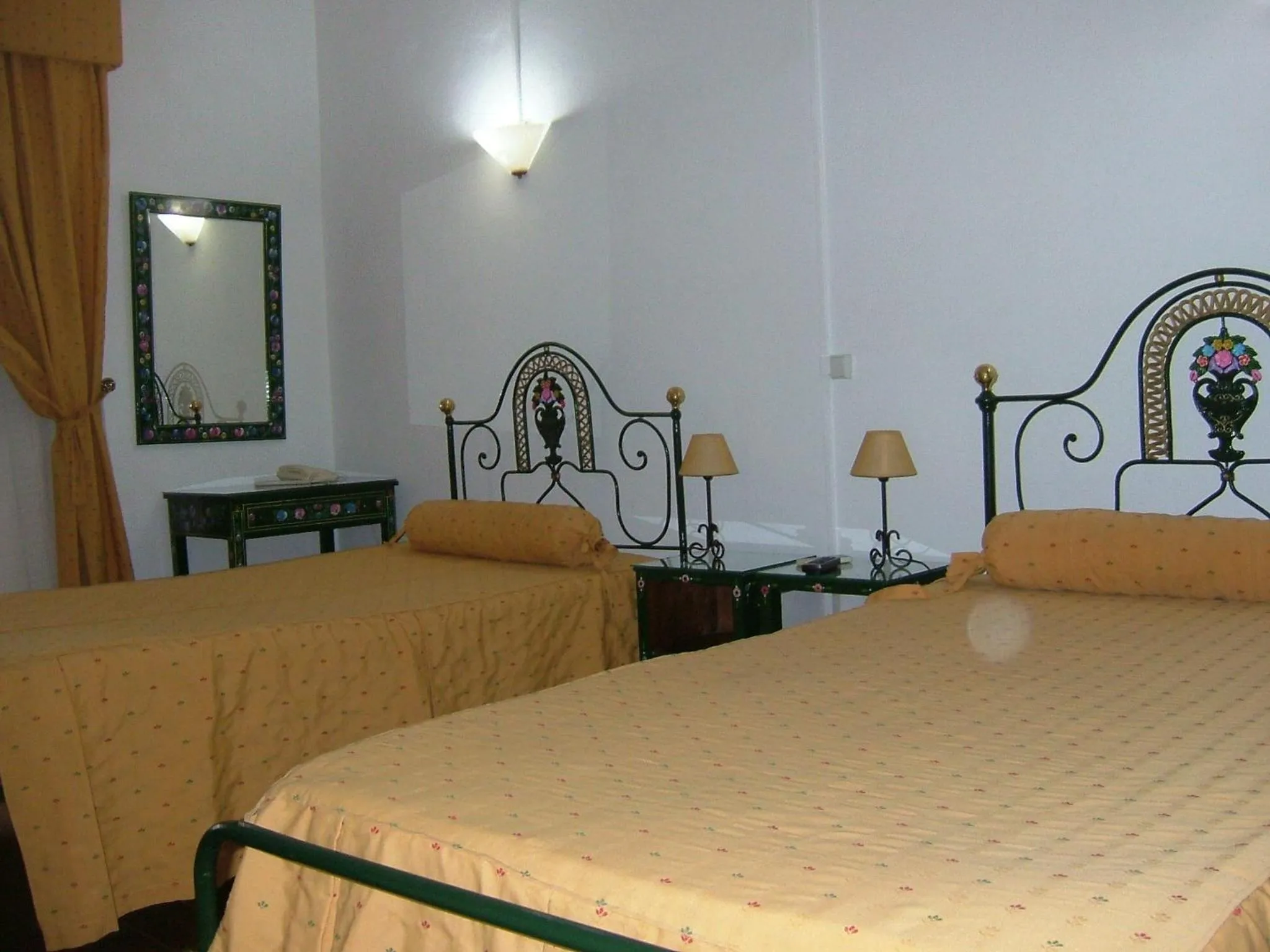 Bed in Alentejano Low Cost Hotel