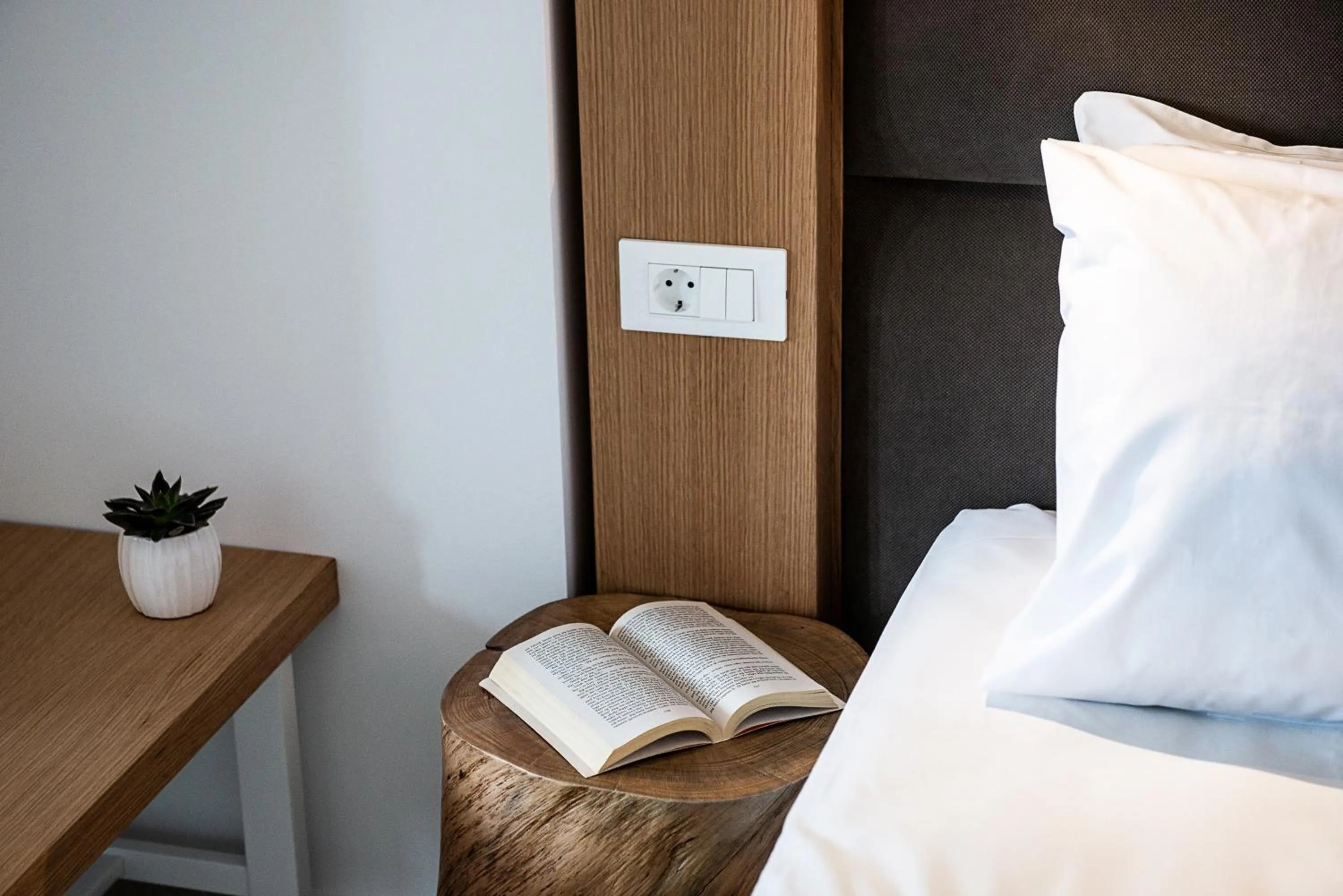 Bedroom, Bed in Vergina Beach Hotel