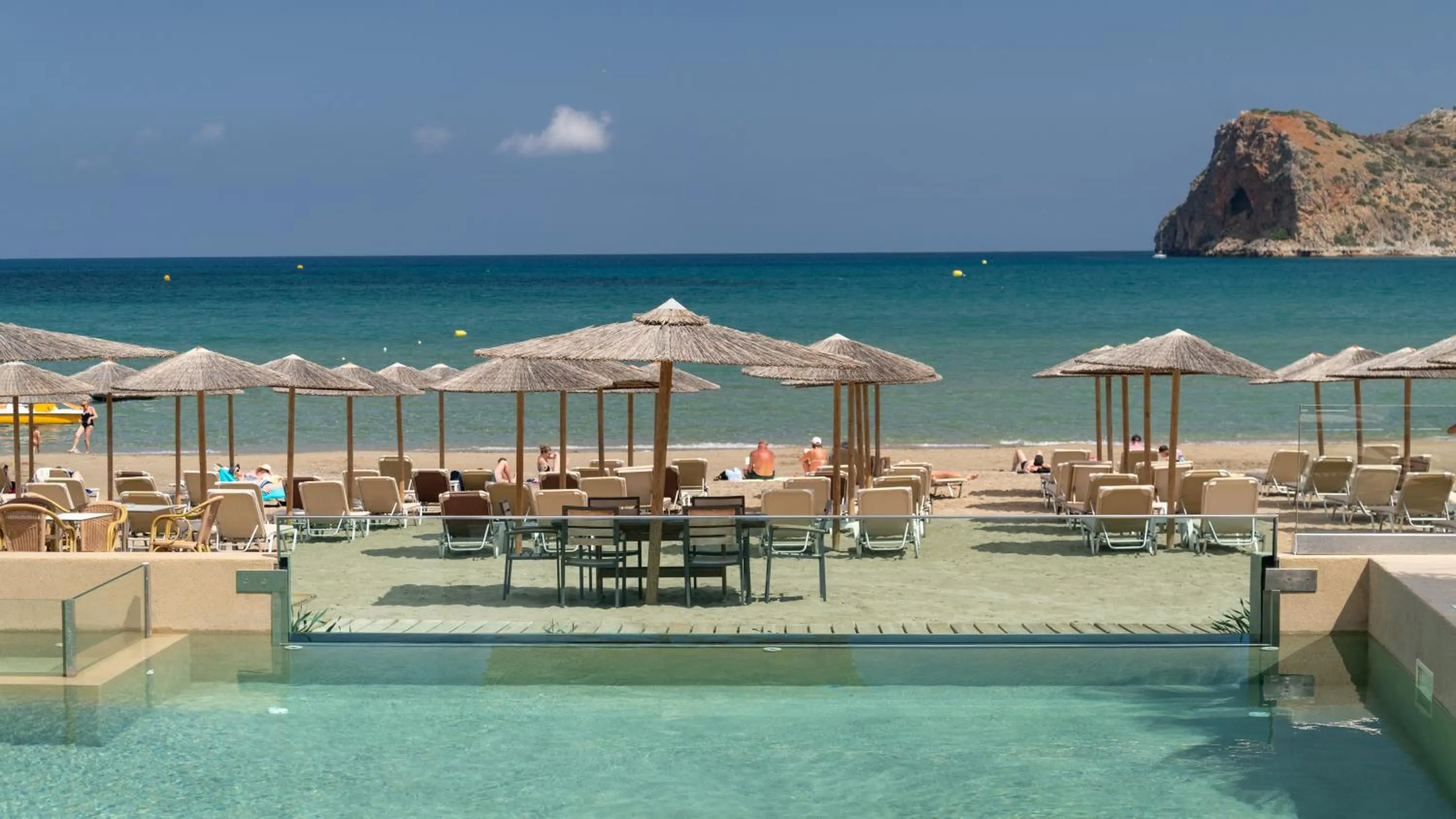 Swimming pool in Vergina Beach Hotel