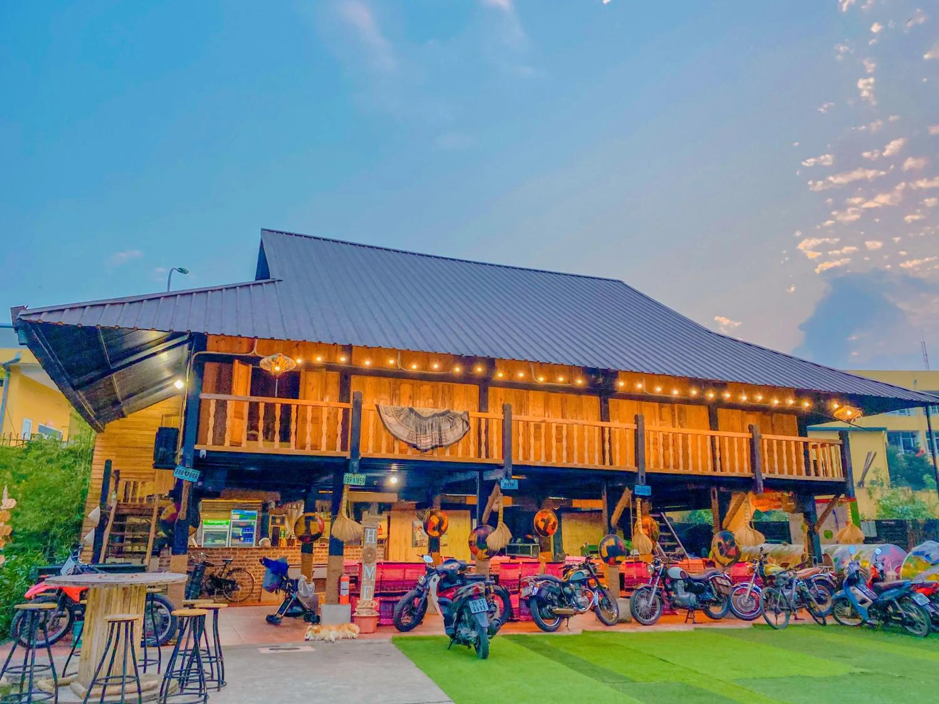 Shower in Golden Jungle House