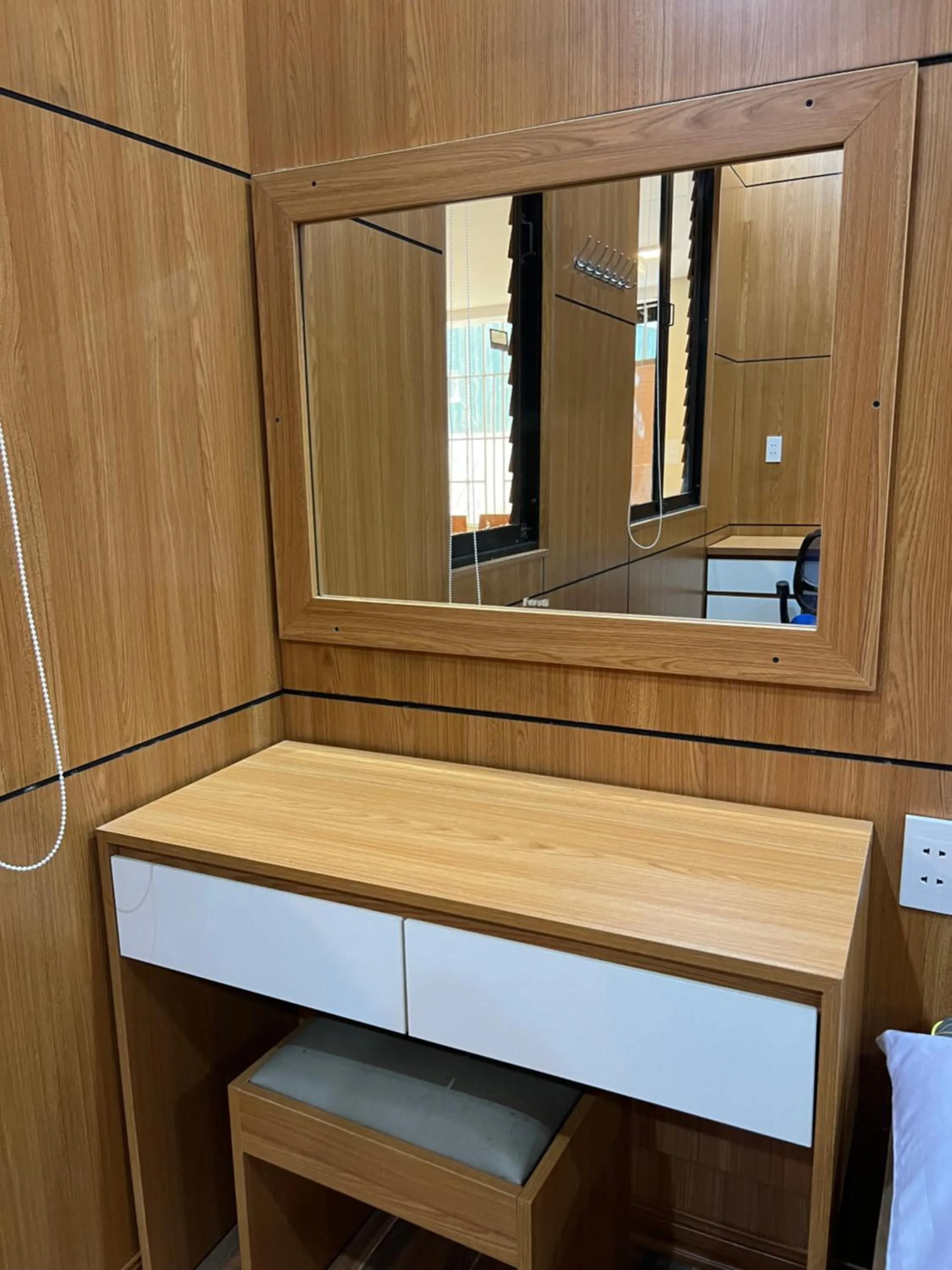 hair dresser in Golden Jungle House