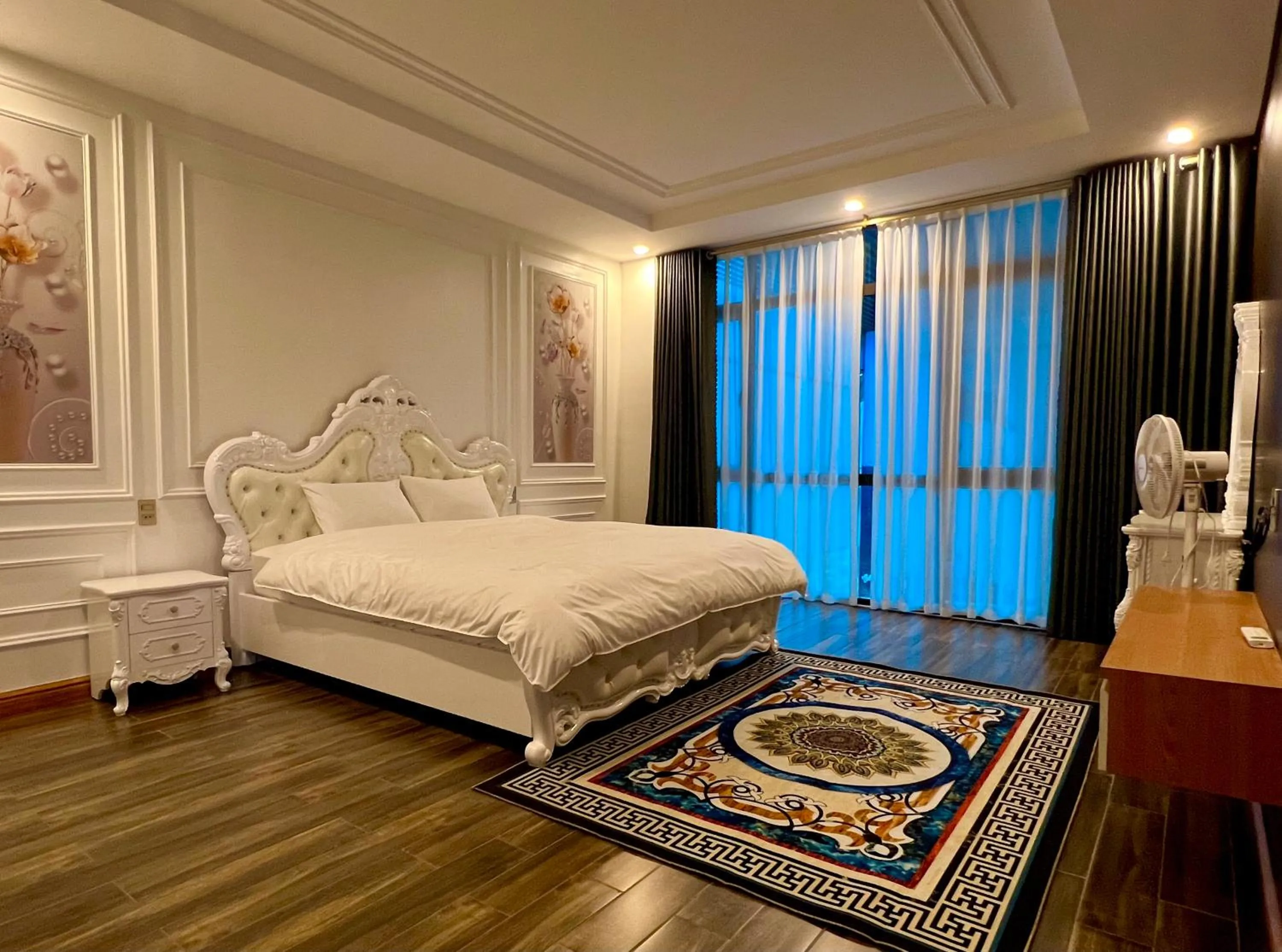 Bed in Golden Jungle House