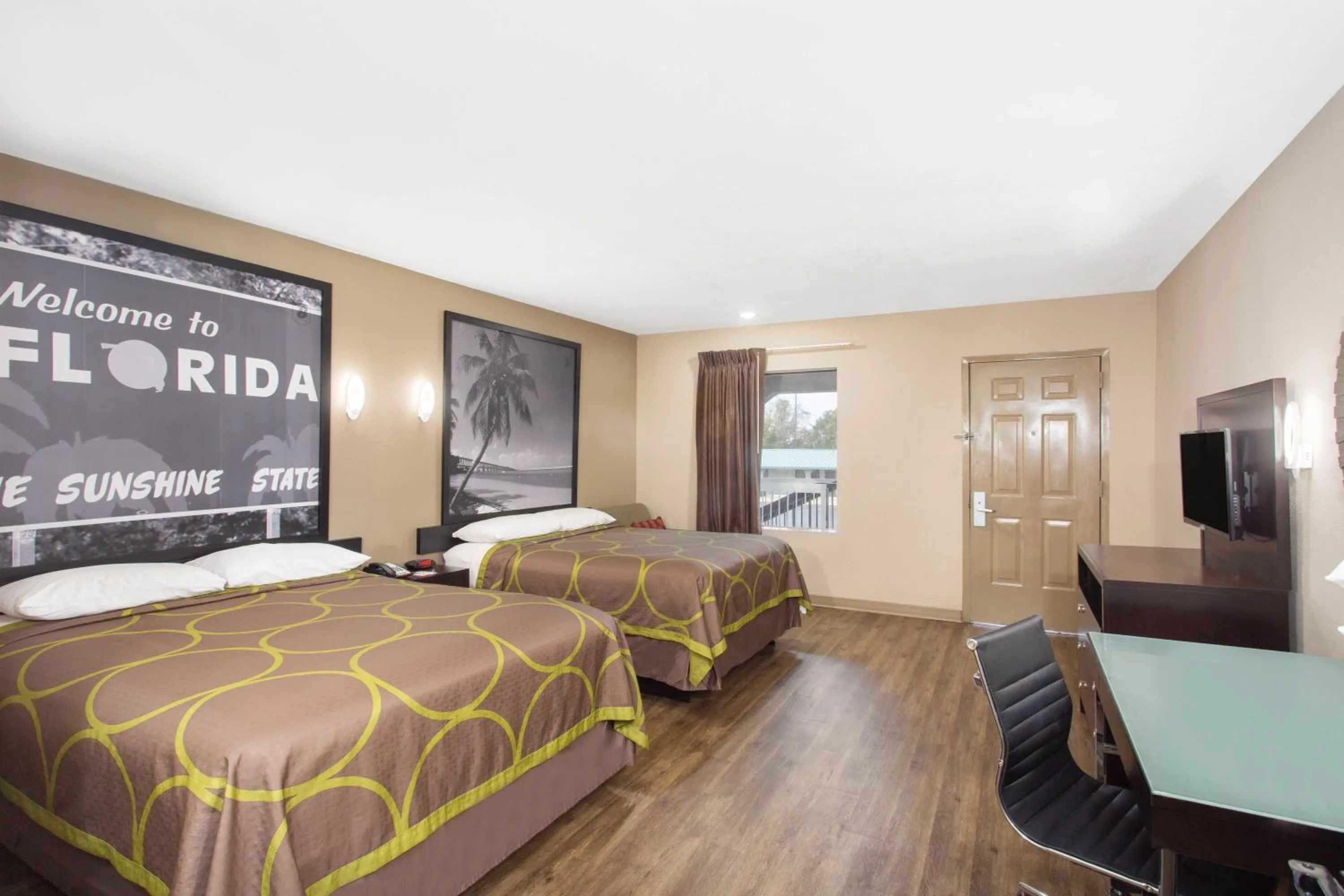 Bedroom, Bed in Super 8 by Wyndham Pensacola NAS Area