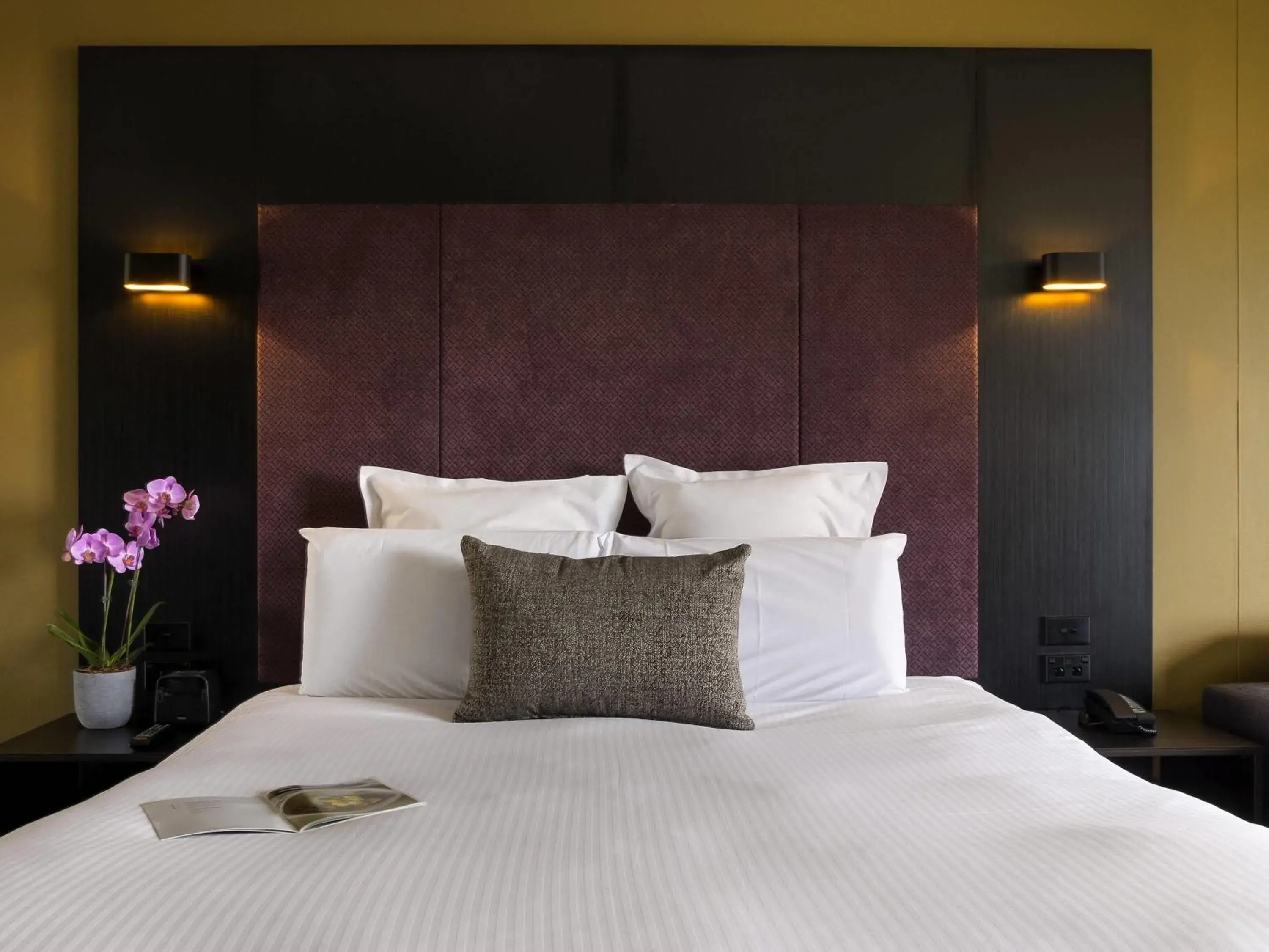 Deluxe King Room with Park View in Pullman Sydney Hyde Park Deluxe King Room with Park View in Pullman Sydney Hyde Park