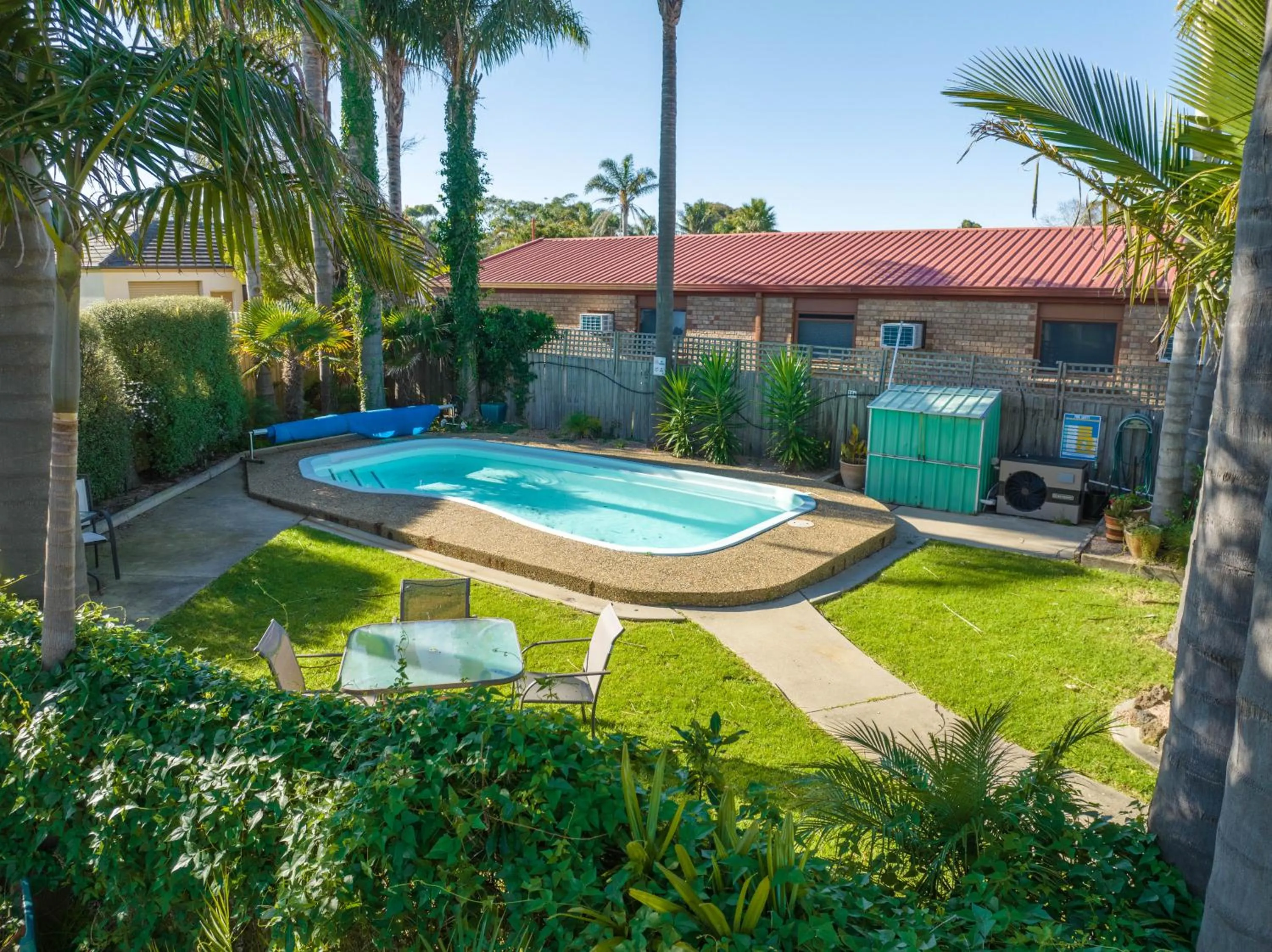 Swimming pool in Sandbar Motel