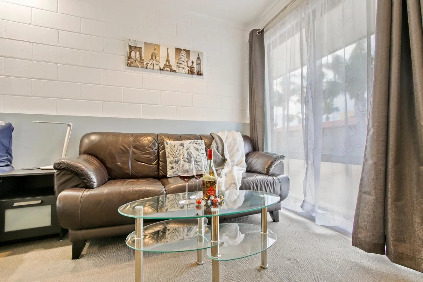Seating area in Sandbar Motel