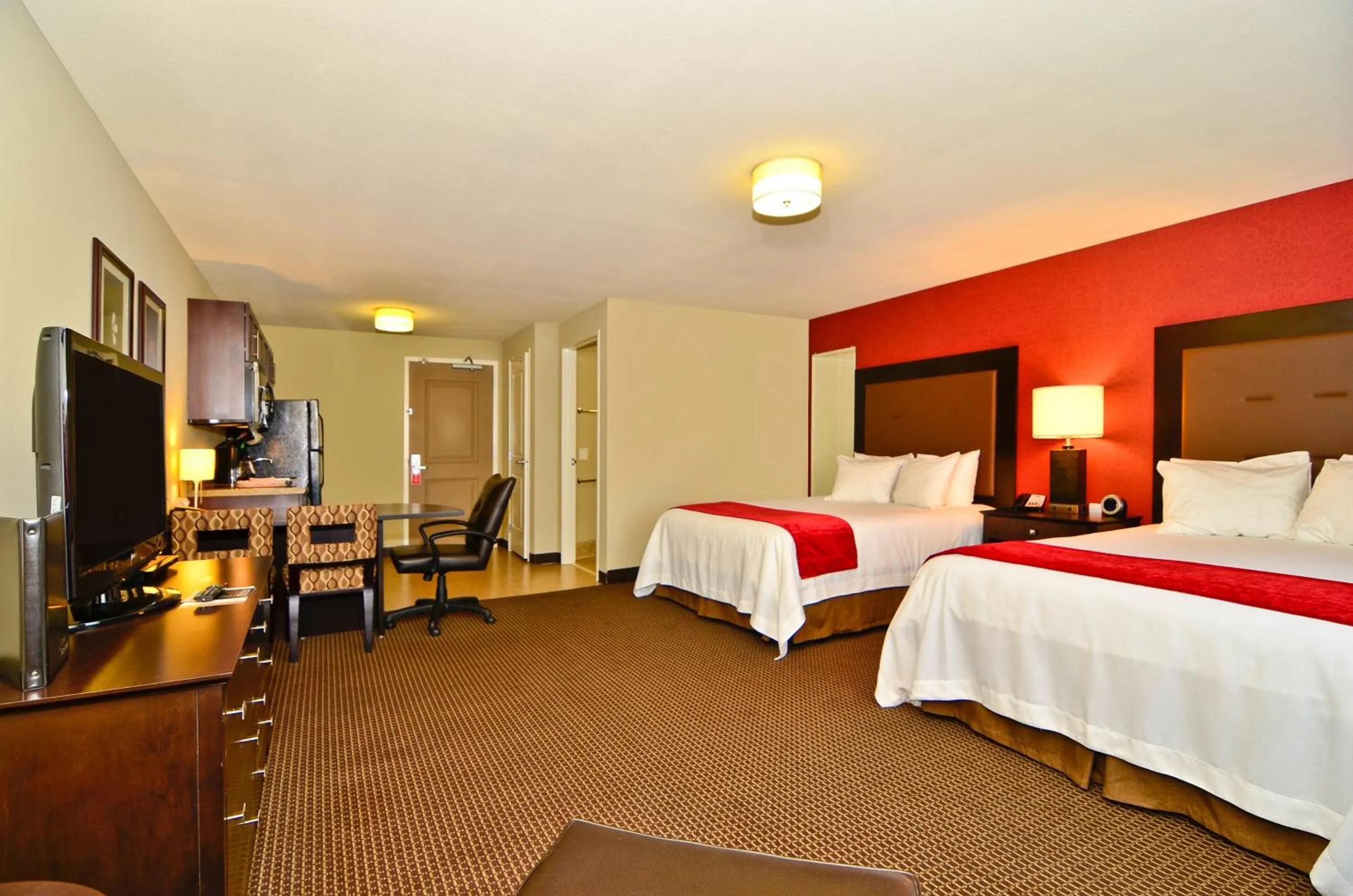 Bed in Hawthorn Suites by Wyndham Williston