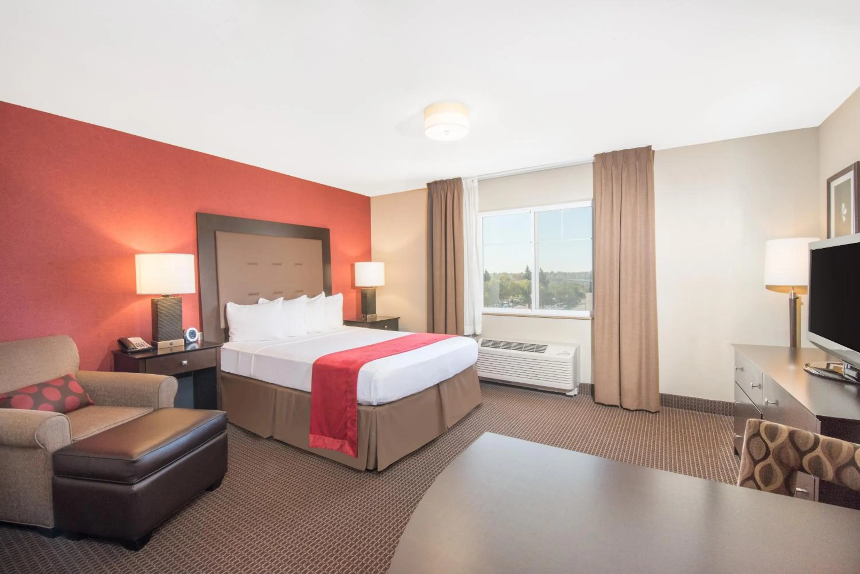 Bed in Hawthorn Suites by Wyndham Williston