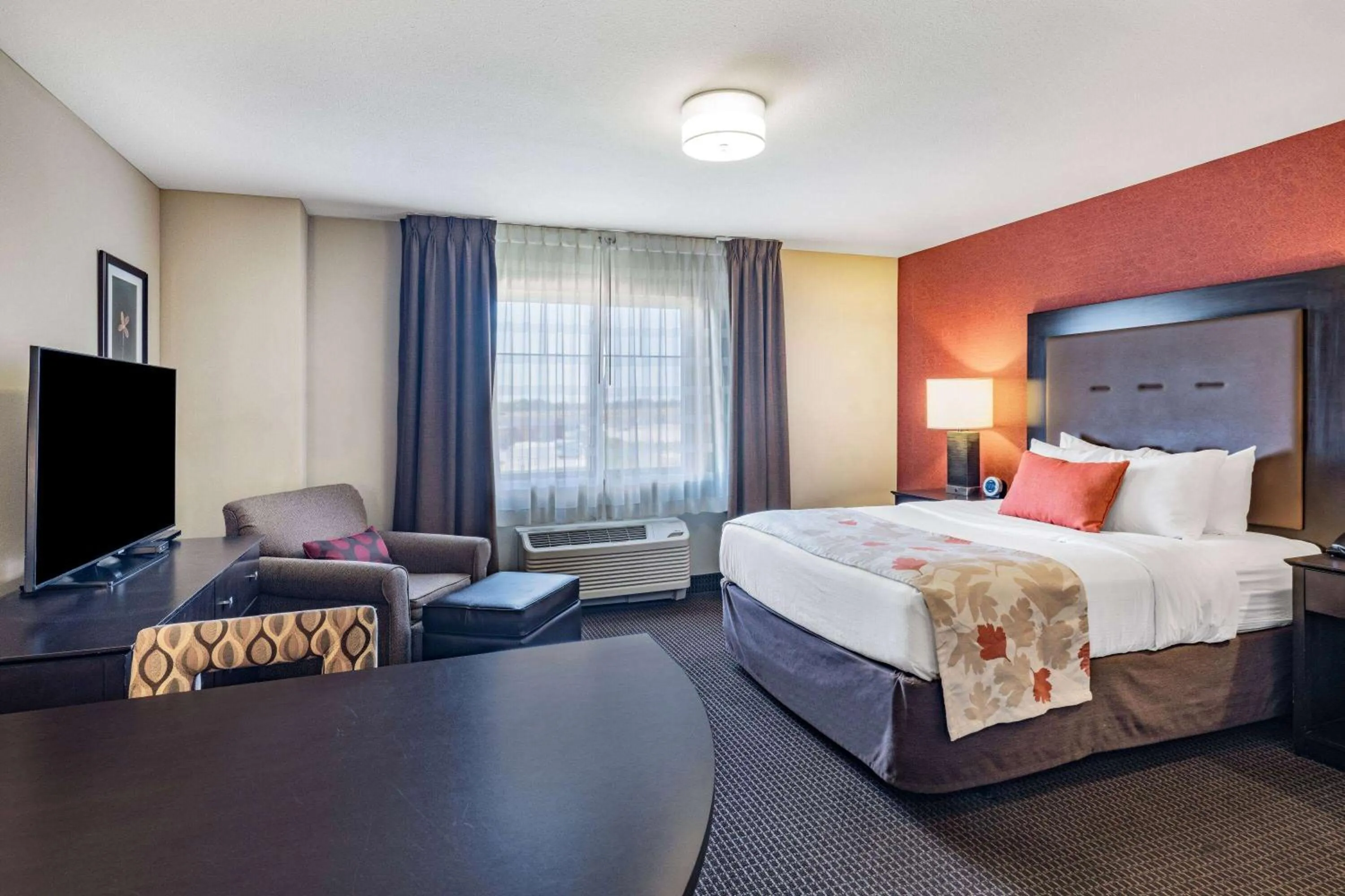 Bed in Hawthorn Suites by Wyndham Williston