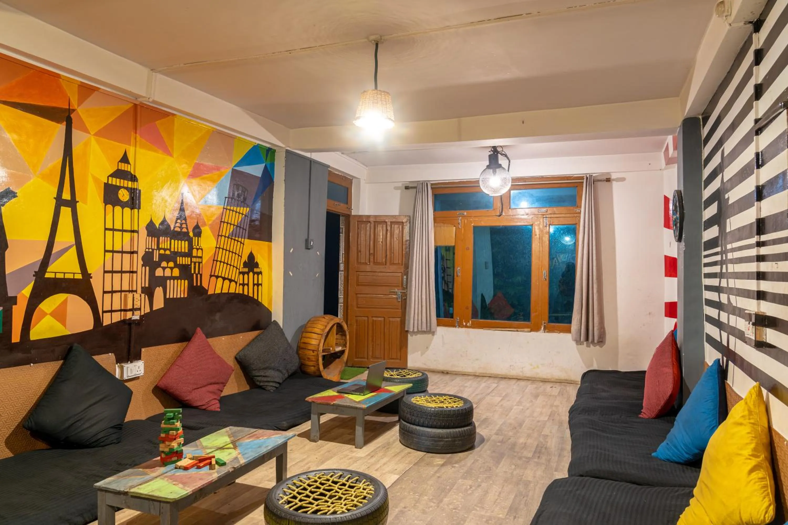 Seating area in Whoopers Hostel Tosh