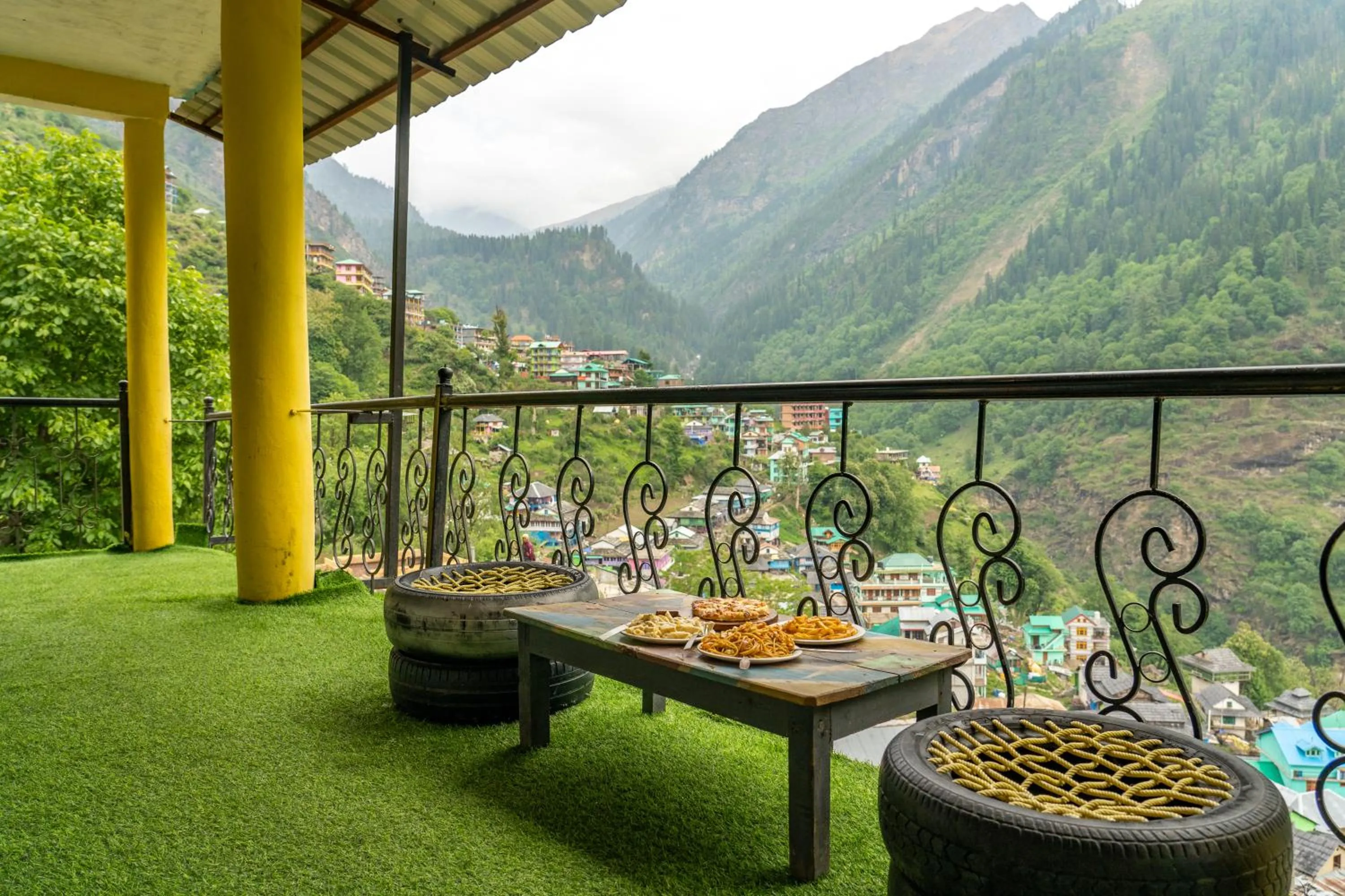 Balcony/Terrace in Whoopers Hostel Tosh