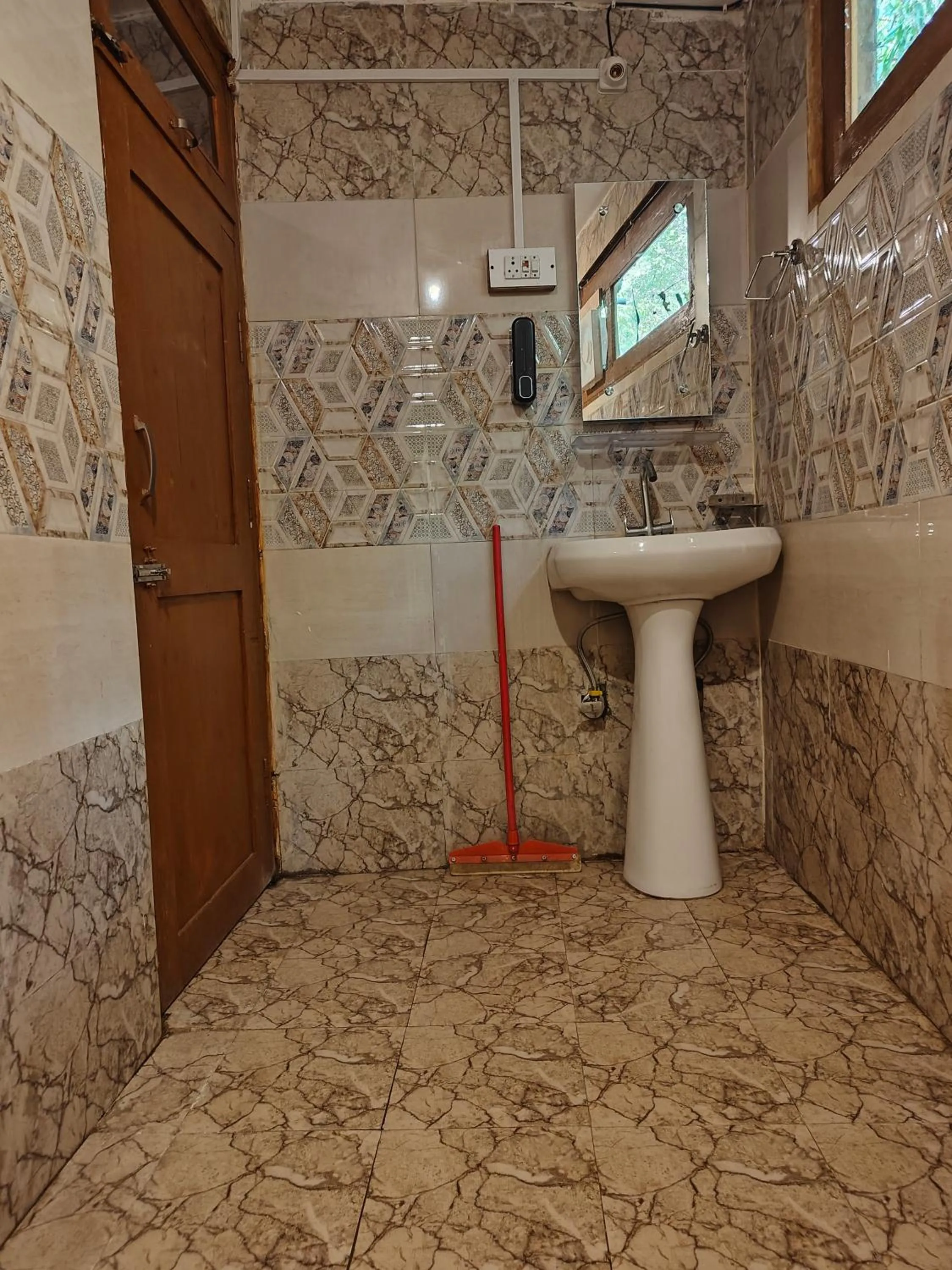 Whoopers Hostel Tosh