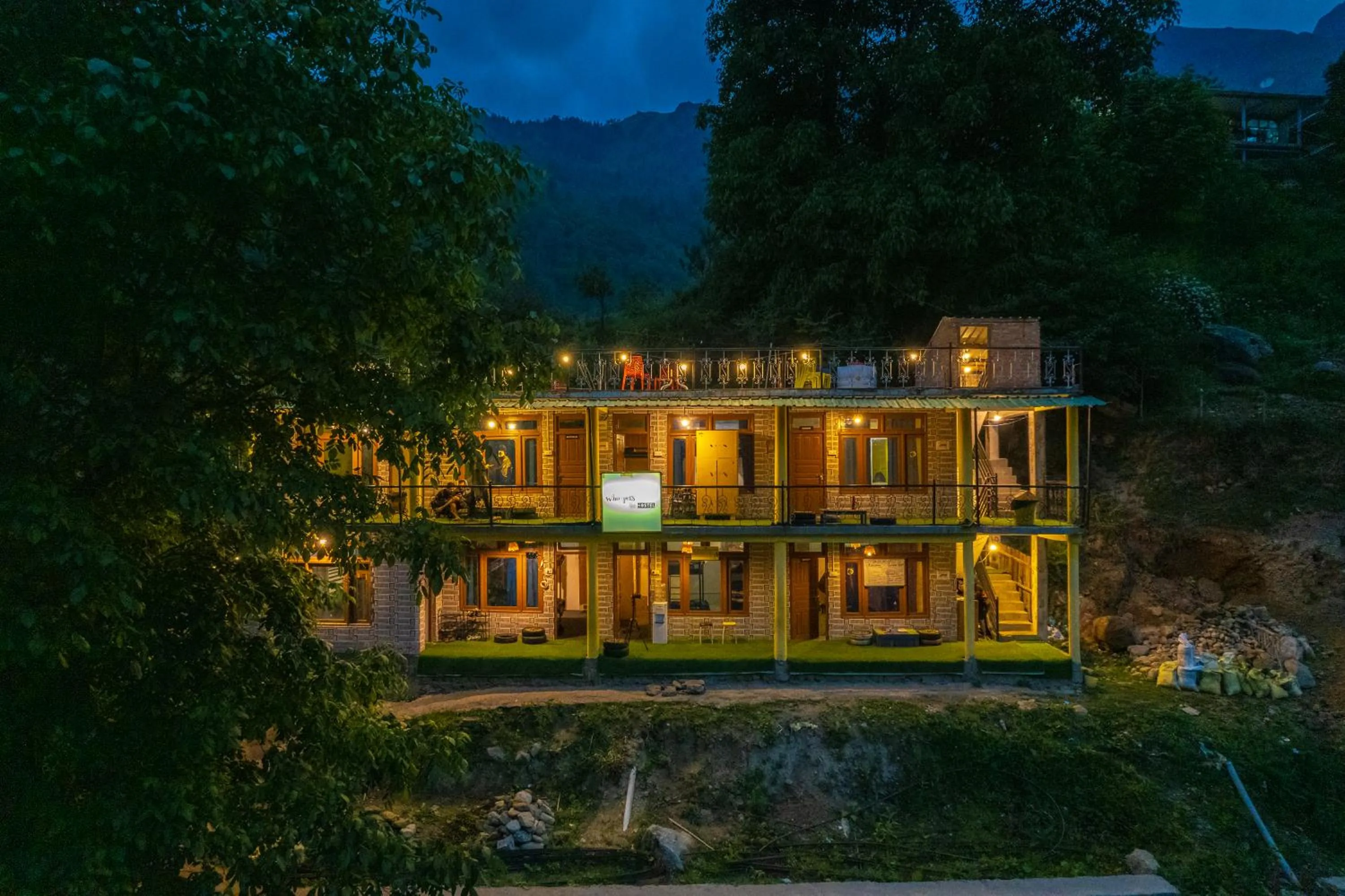 Property building in Whoopers Hostel Tosh